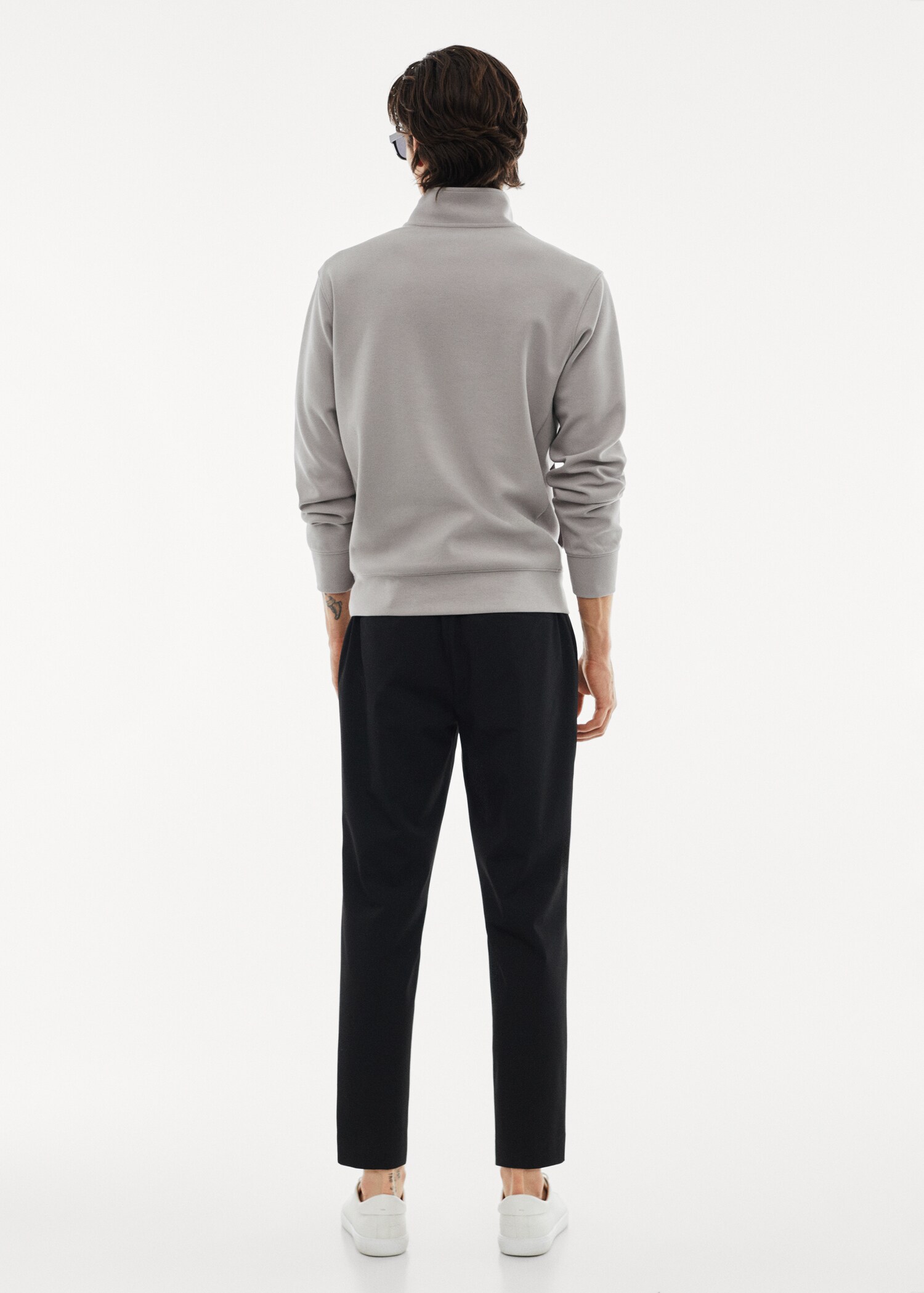 Atmungsaktives Sweatshirt mit Zip-Kragen - Rückseite des Artikels