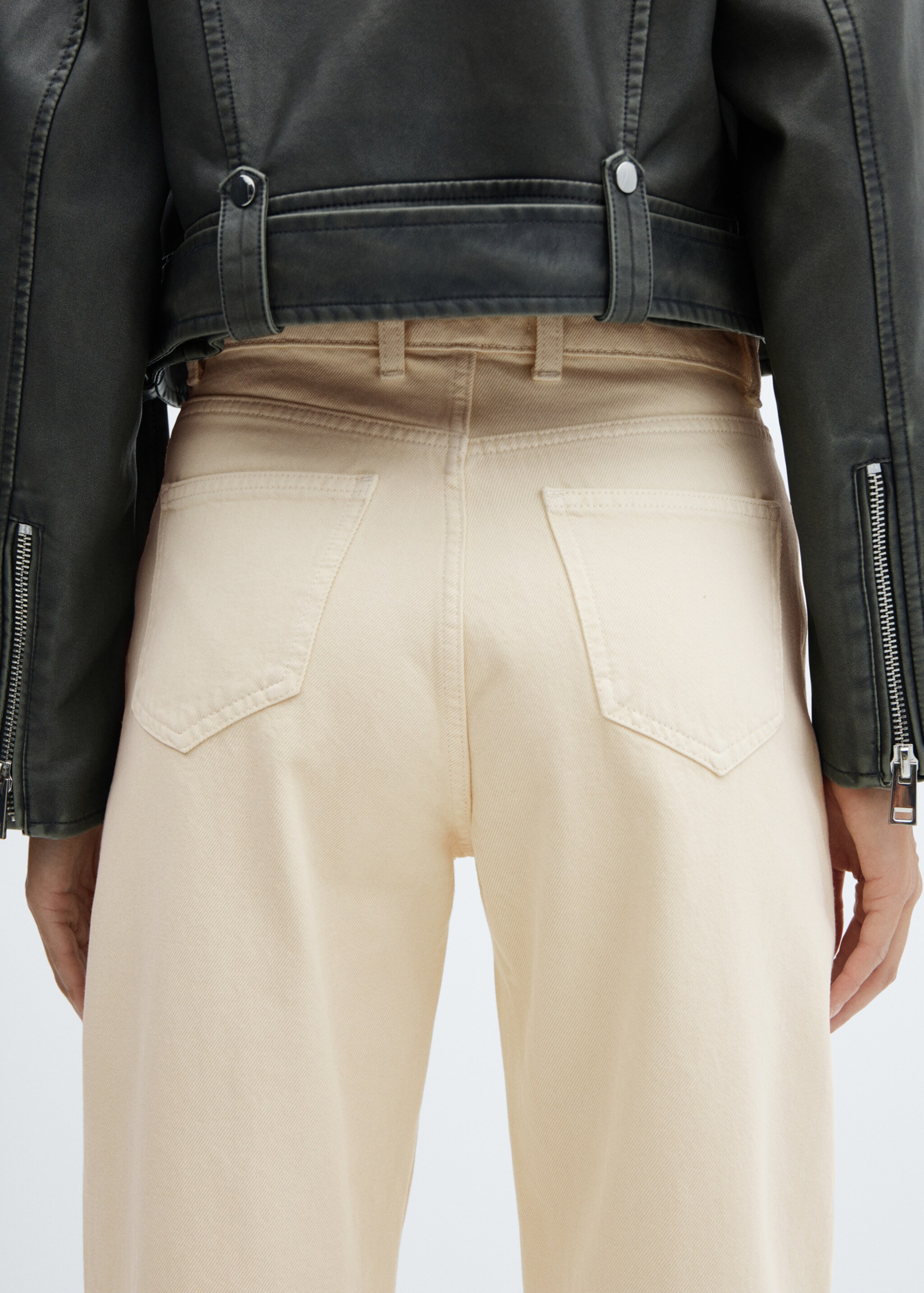 High-waist slouchy jeans - Details of the article 6, Ecru. Ref: 57015972-00.