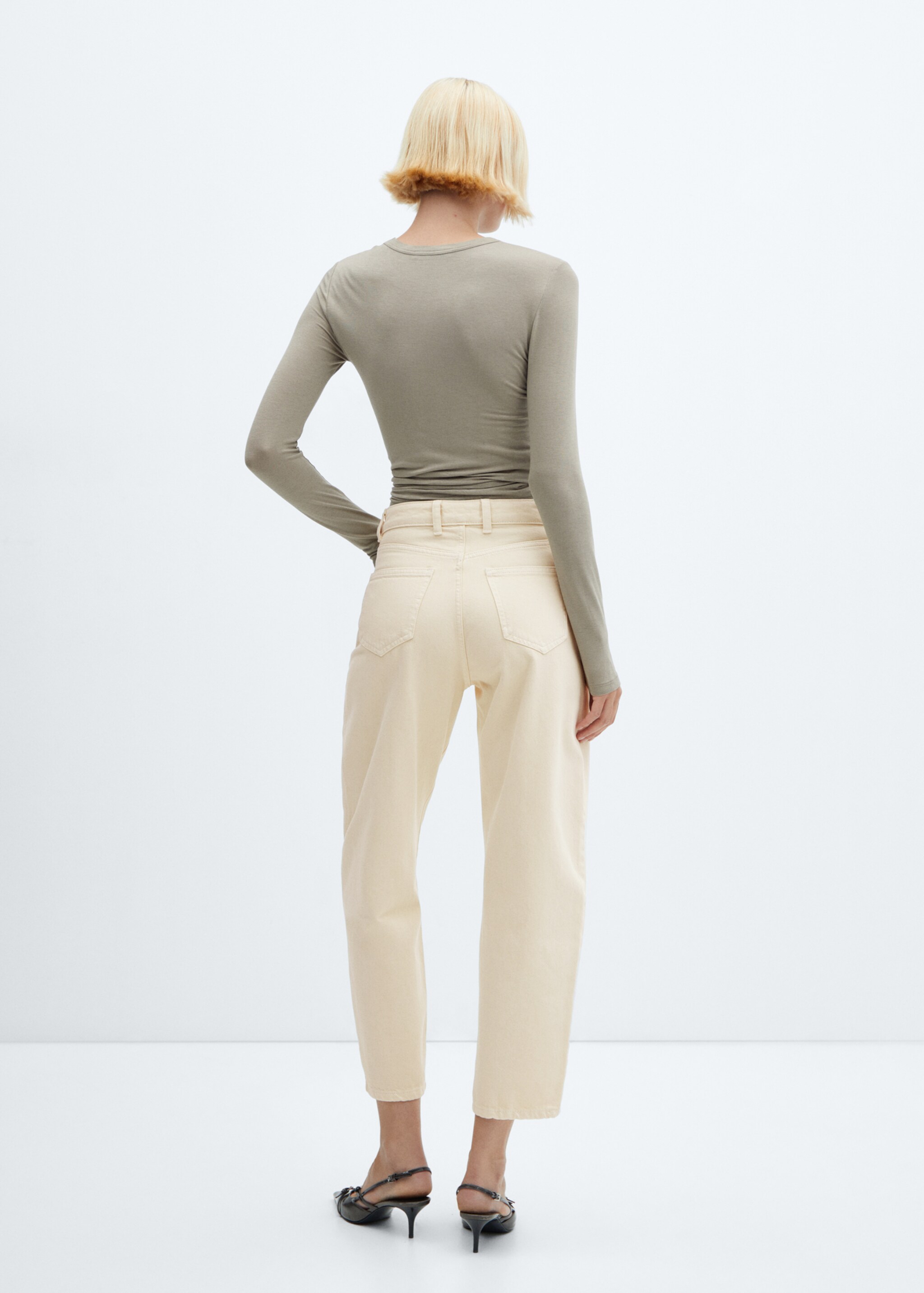 High-waist slouchy jeans - Reverse of the article, Ecru. Ref: 57015972-00.