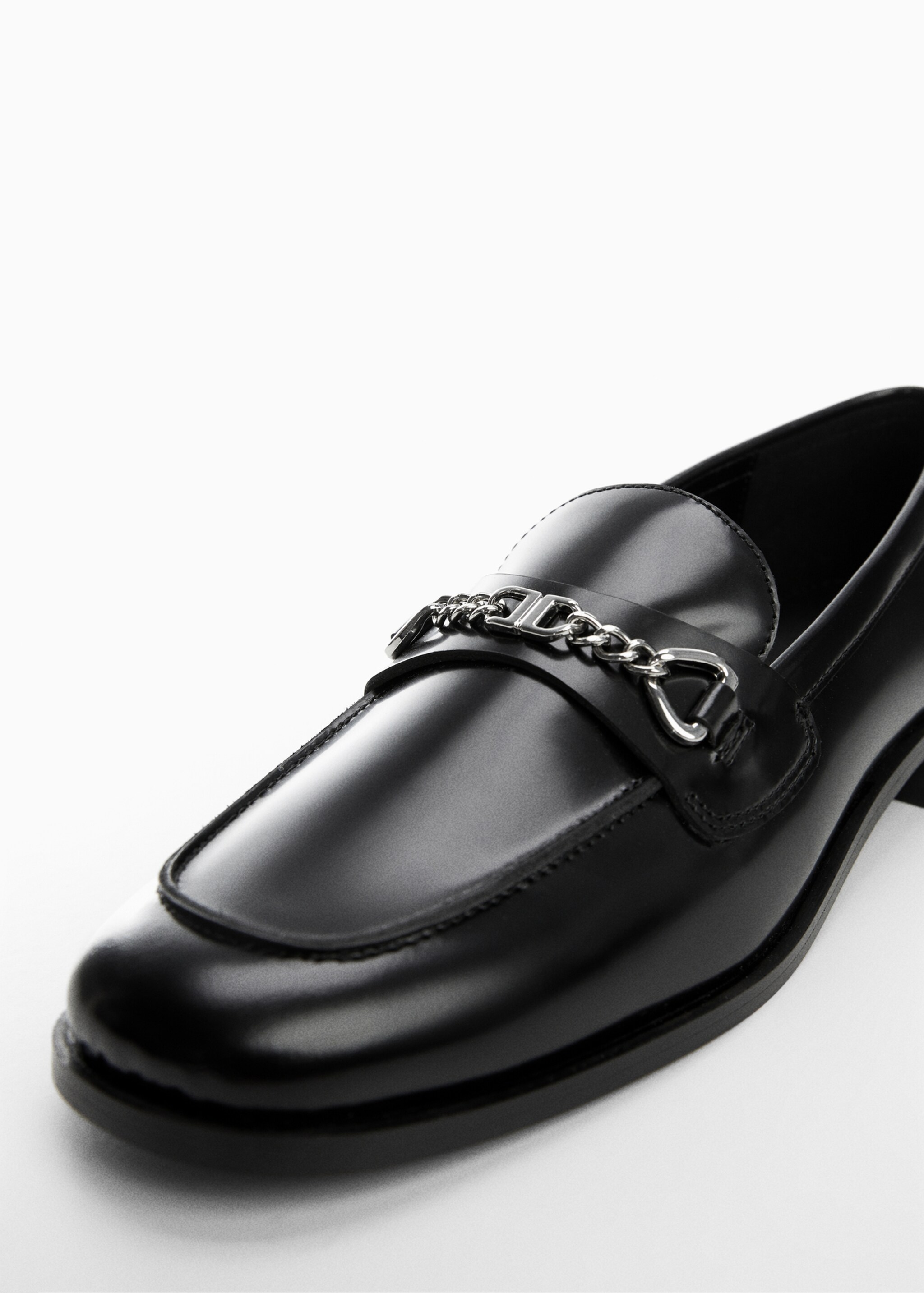 Leather loafers with chain - Details of the article 2, Black. Ref: 57015976-00.