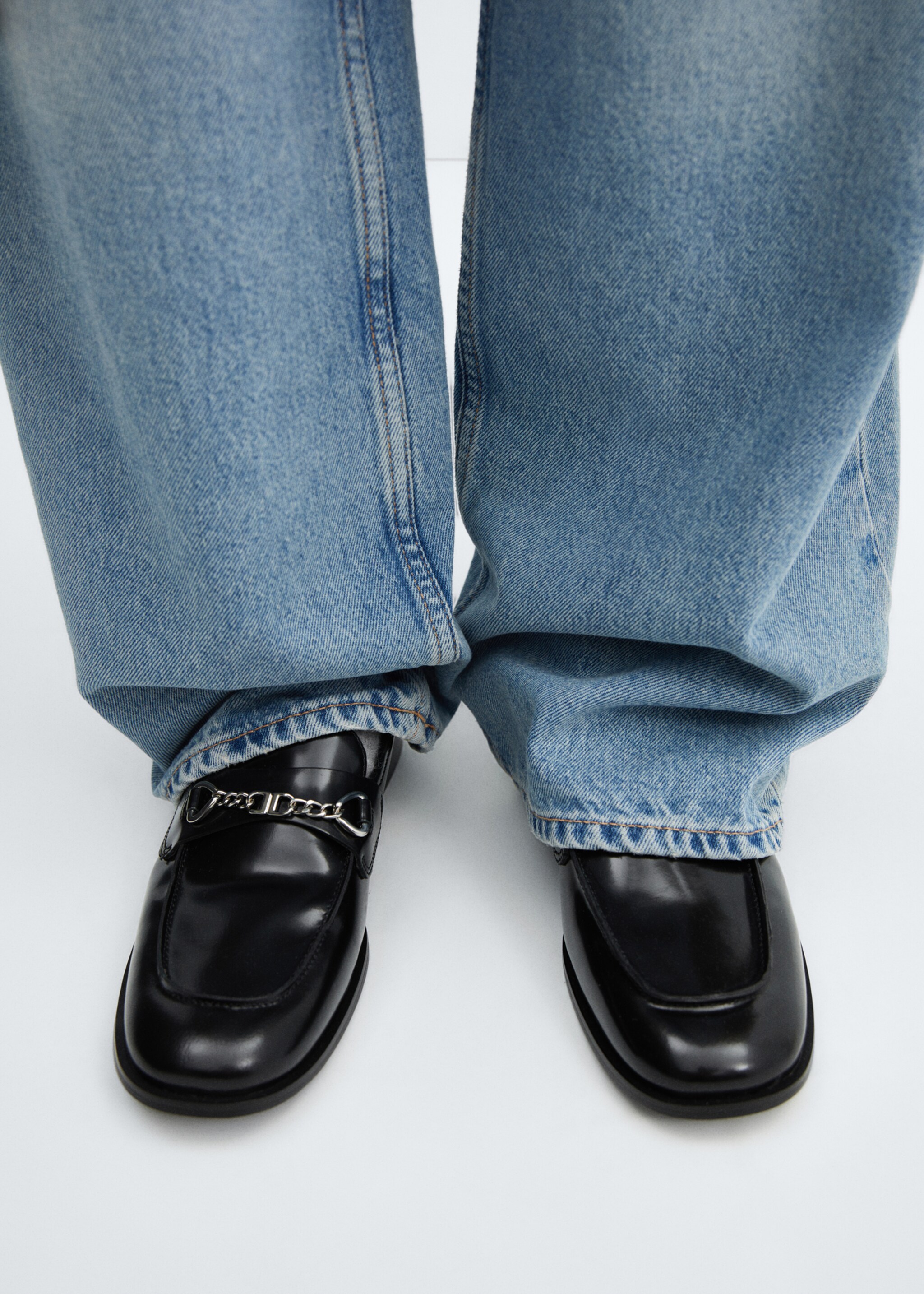 Leather loafers with chain - Details of the article 9, Black. Ref: 57015976-00.