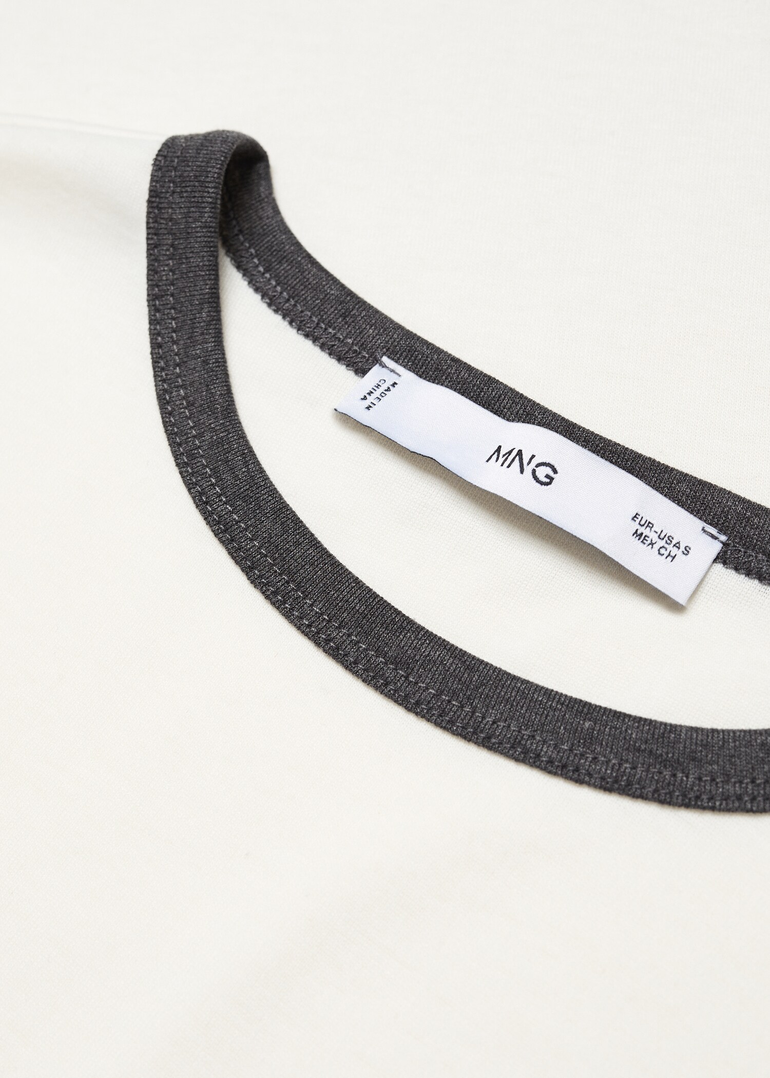 Contrast trim T-shirt - Details of the article 8