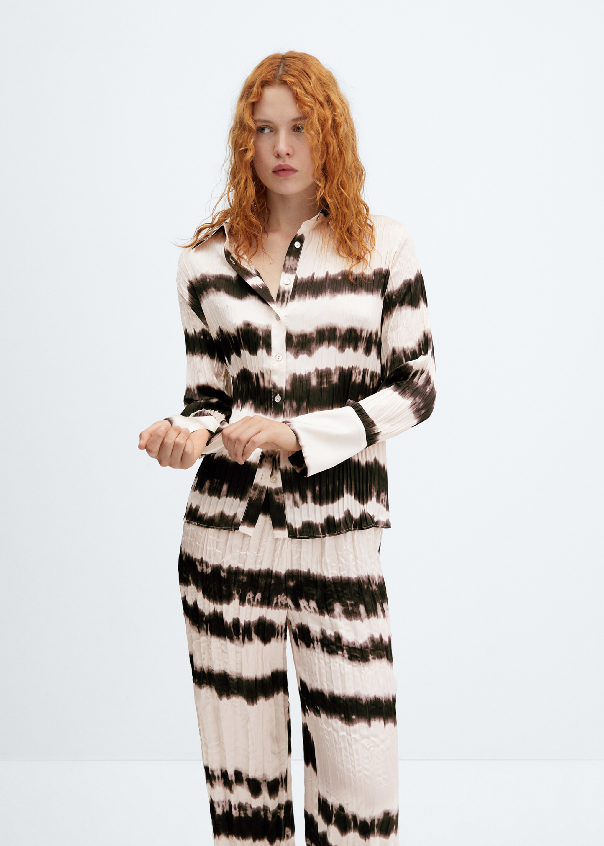 Tie-dye pleated trousers - Details of the article 1, Ecru. Ref: 57016031-00.