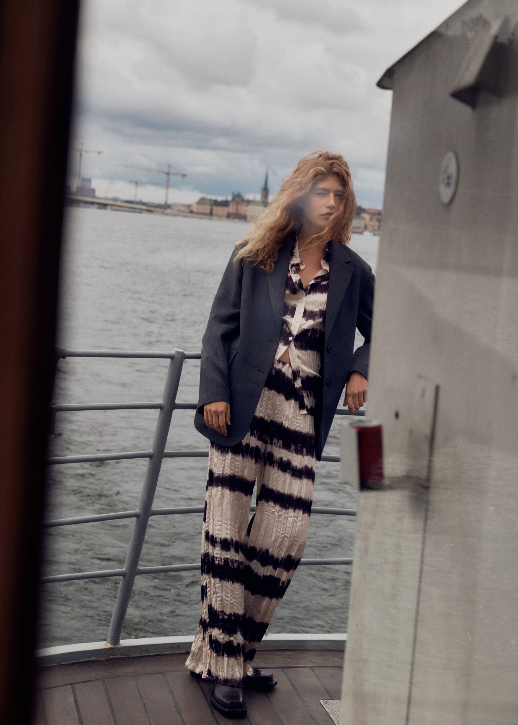 Tie-dye pleated trousers - Details of the article 6, Ecru. Ref: 57016031-00.