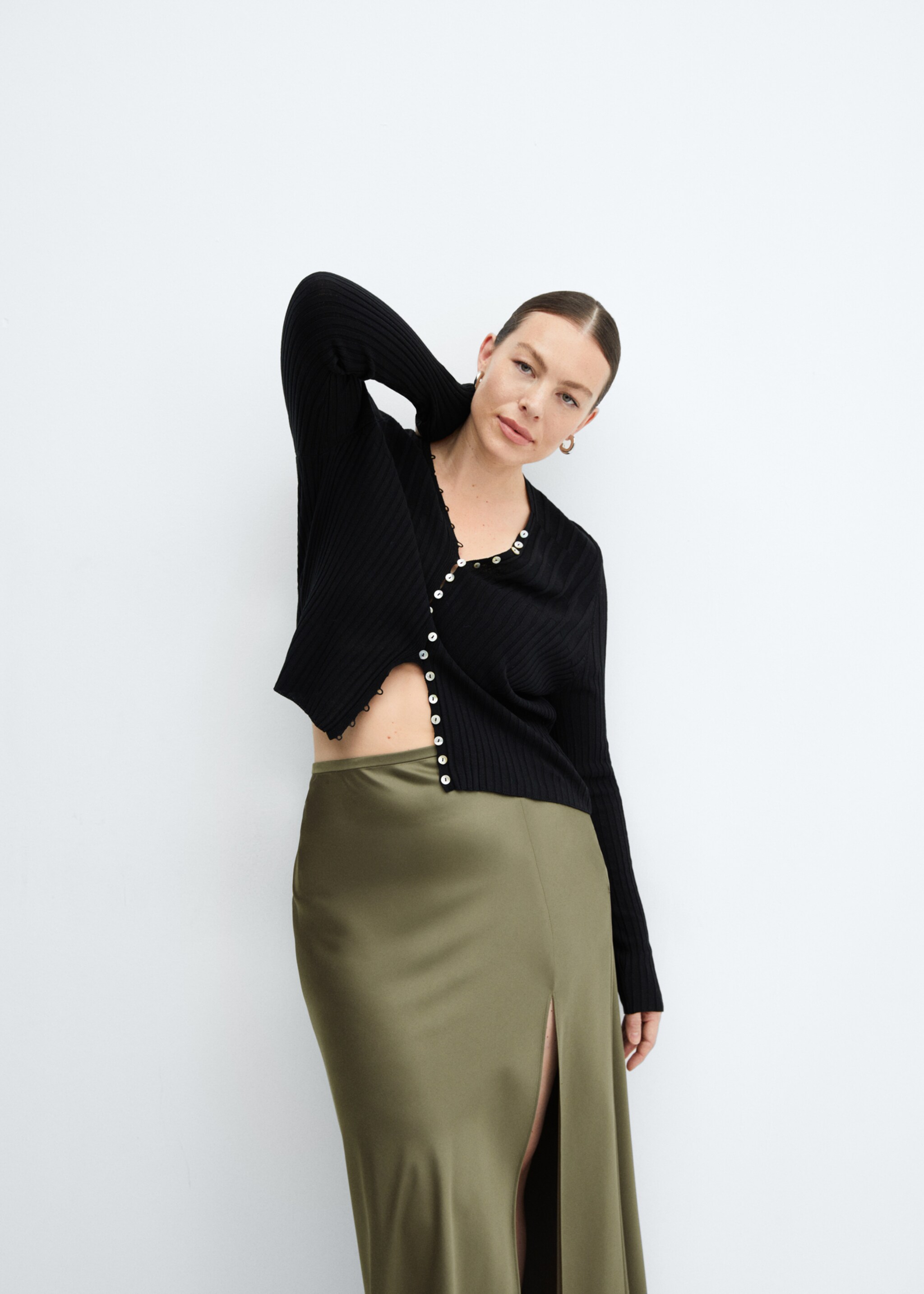 Satin skirt with side slit - Details of the article 4, Green. Ref: 57016717-00.