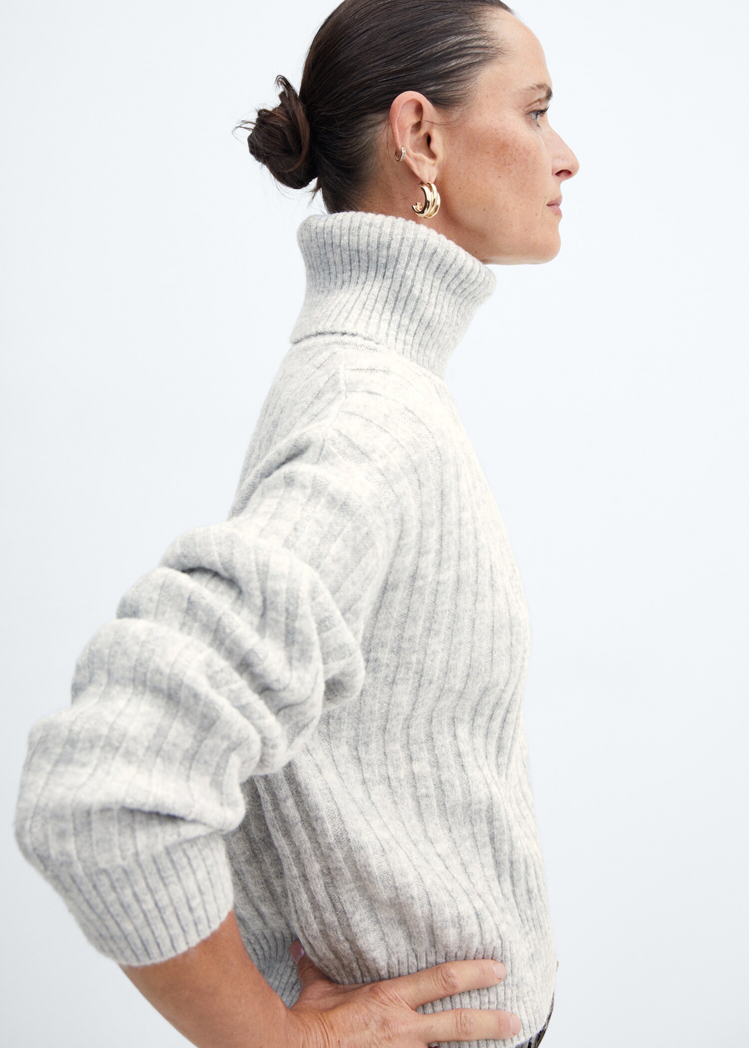 Rolled neck cable sweater - Details of the article 1