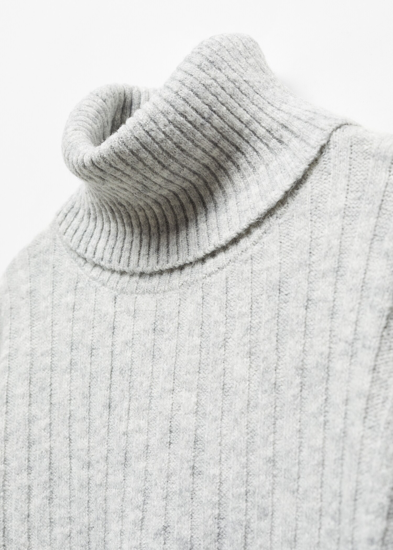 Rolled neck cable sweater - Details of the article 8