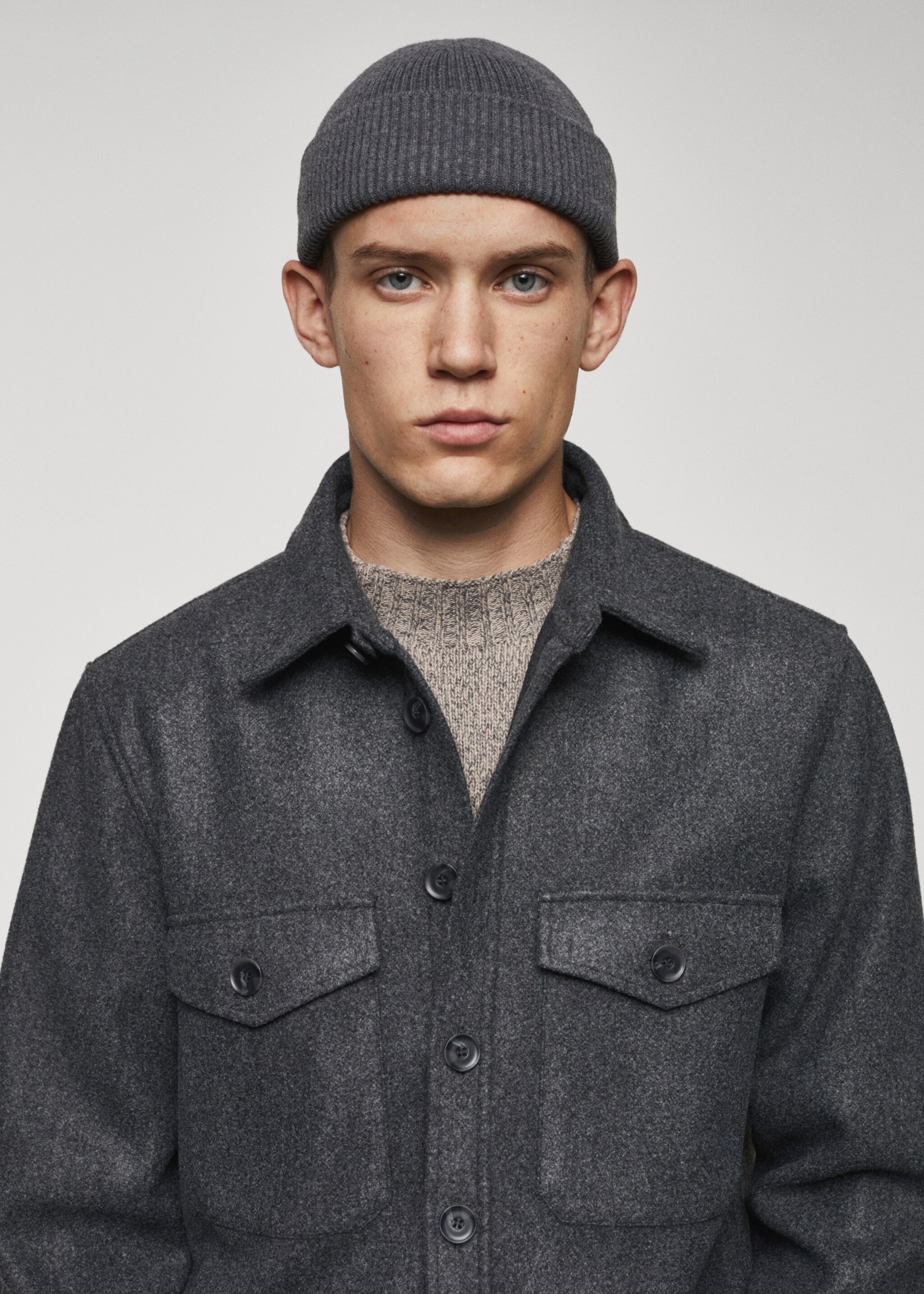 Flannel overshirt with pockets - Details of the article 1, Charcoal. Ref: 57017738-00.