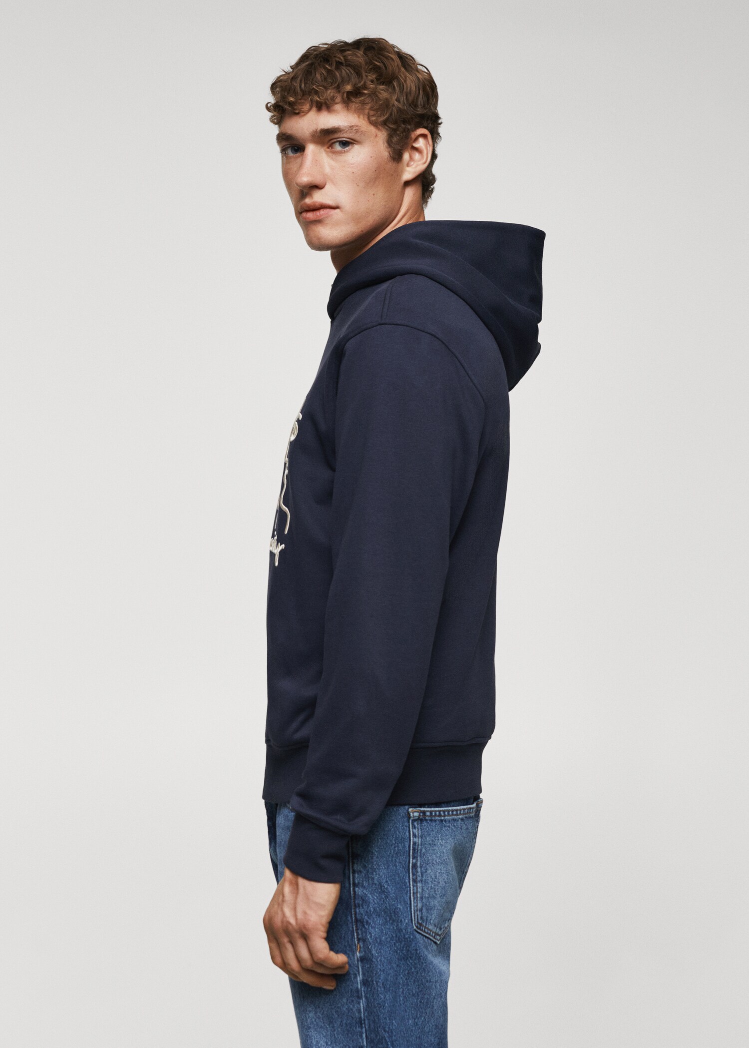 Kapuzenpullover mit Stickerei - Detail des Artikels 2