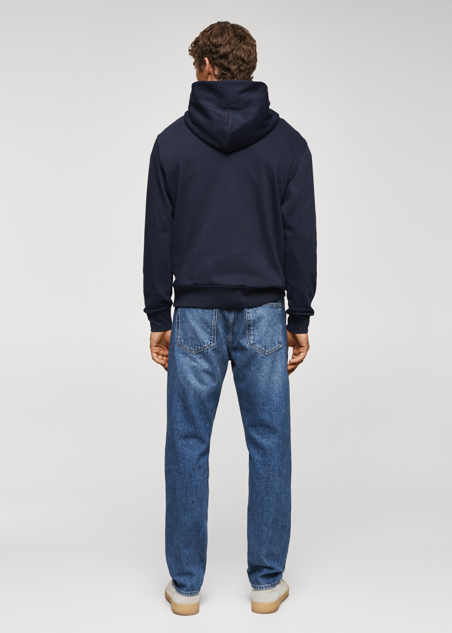 Kapuzenpullover mit Stickerei - Rückseite des Artikels