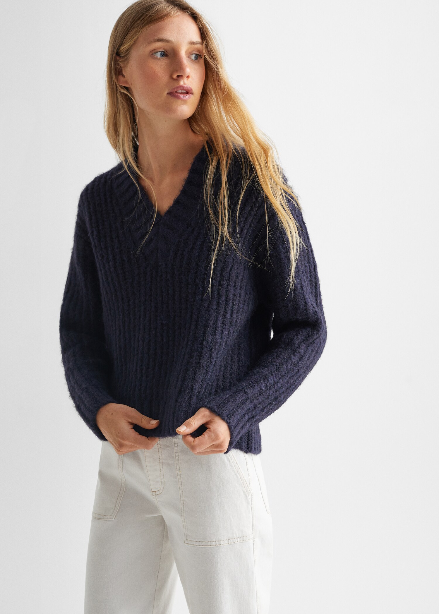 Jersey punto cuello pico - Plano medio