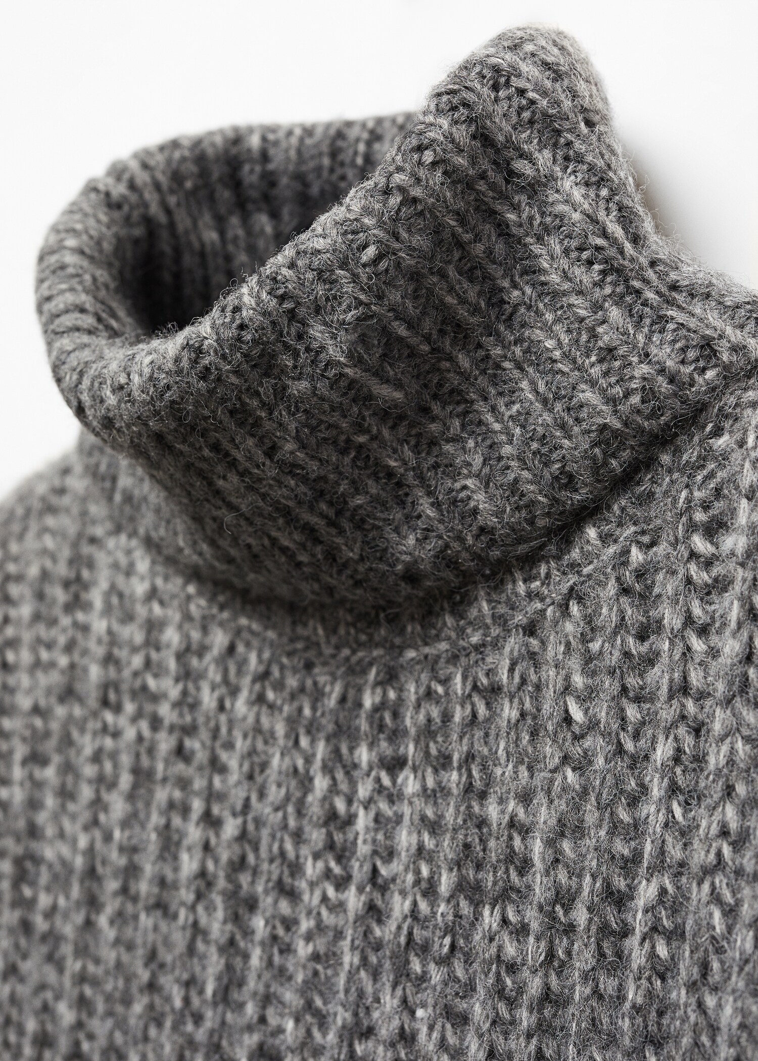 Turtleneck knitted sweater - Details of the article 8