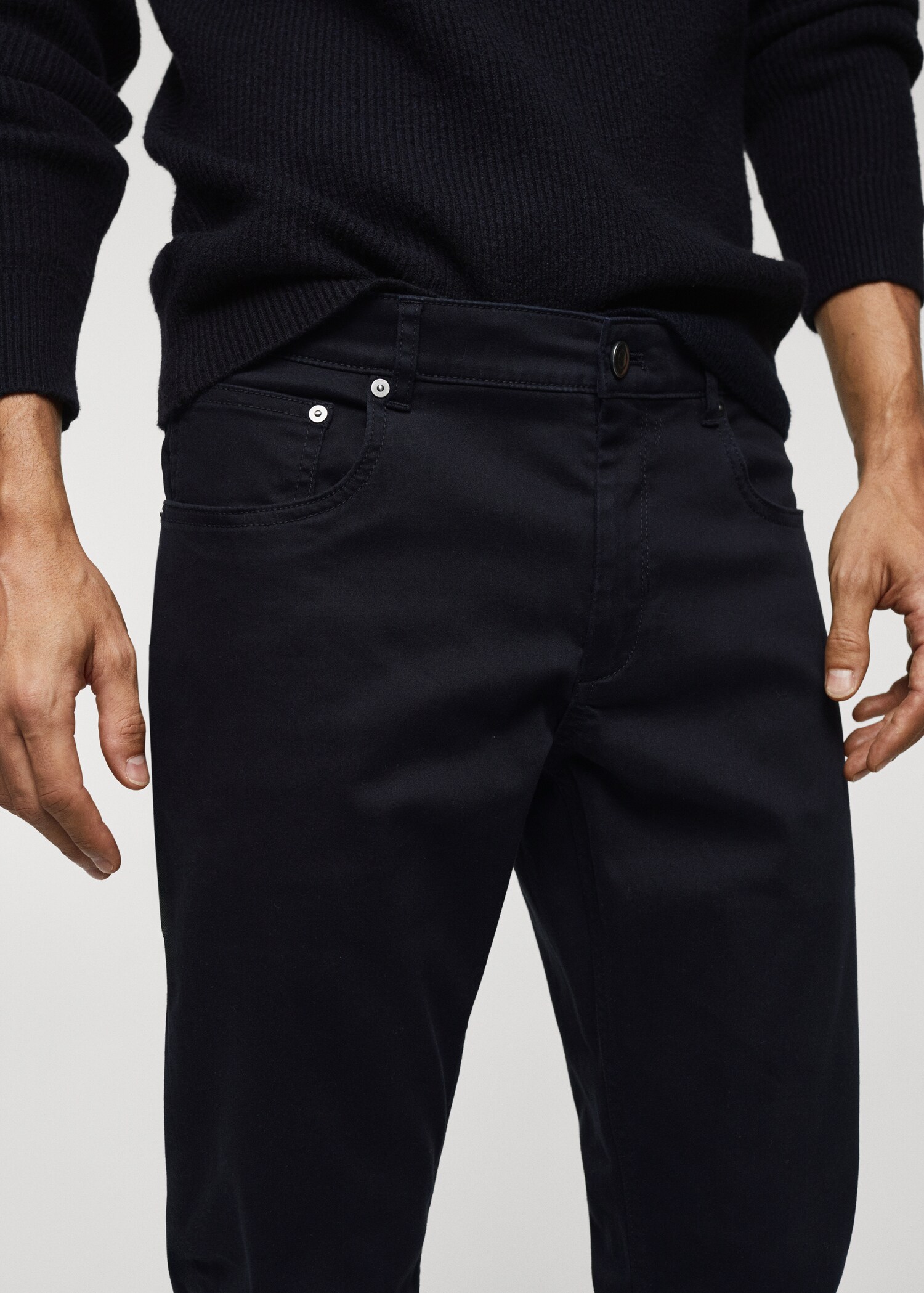 Pantaloni slim fit din bumbac elastic - Detaliu al articolului 1