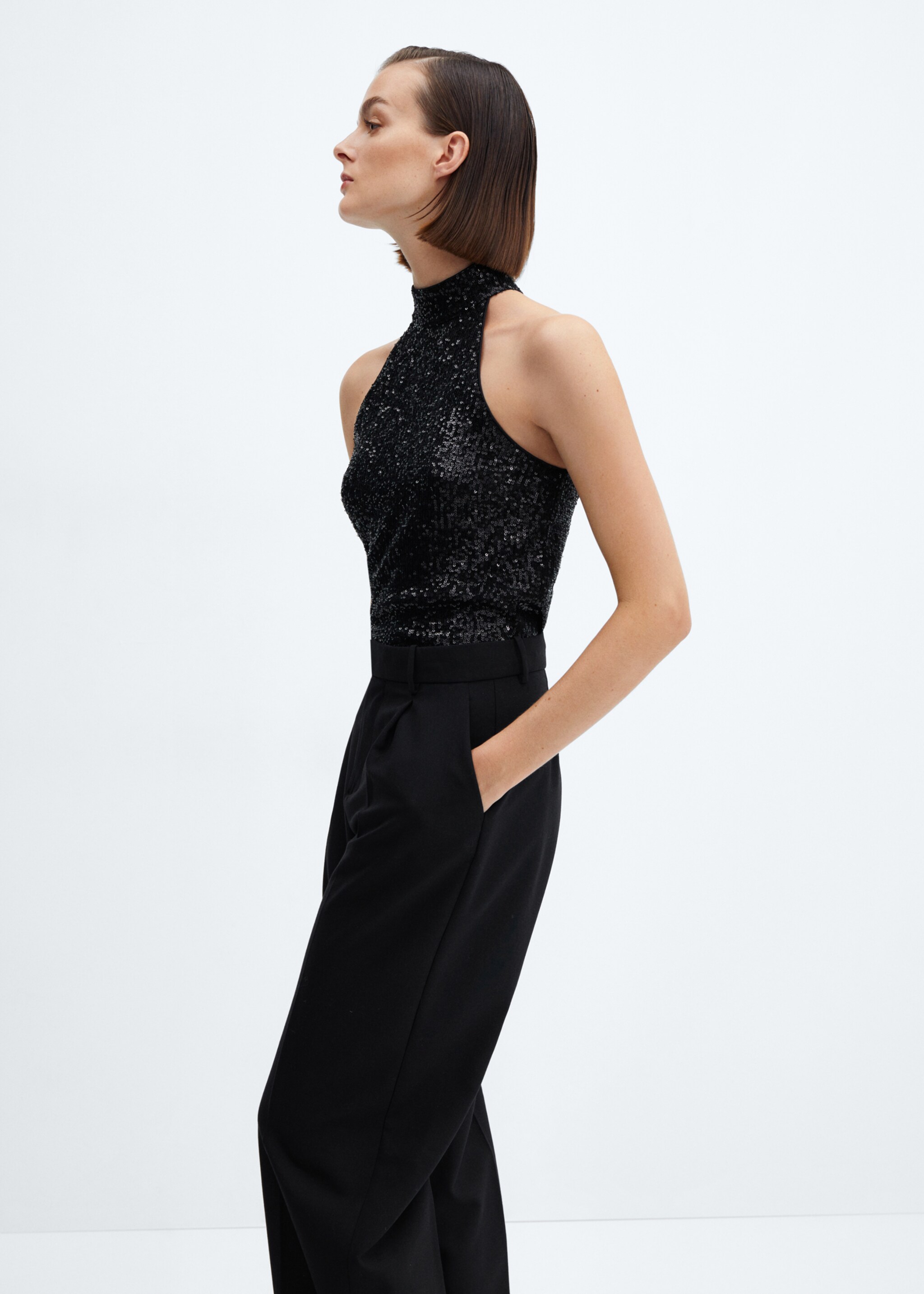 Sequined halter top - Medium plane, Black. Ref: 57019102-00.