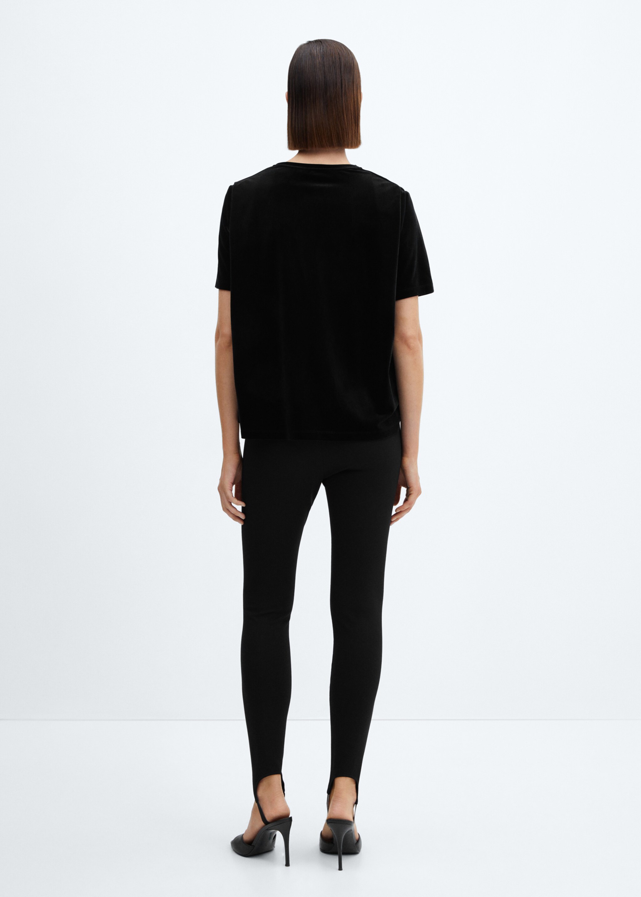 T-shirt with velvet shoulder pads - Reverse of the article