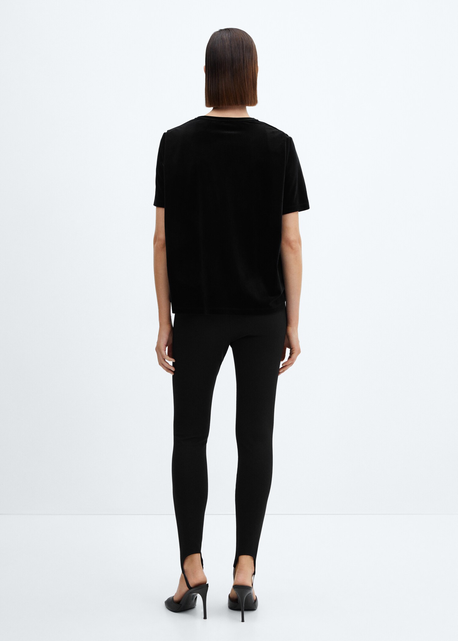 T-shirt with velvet shoulder pads - Reverse of the article