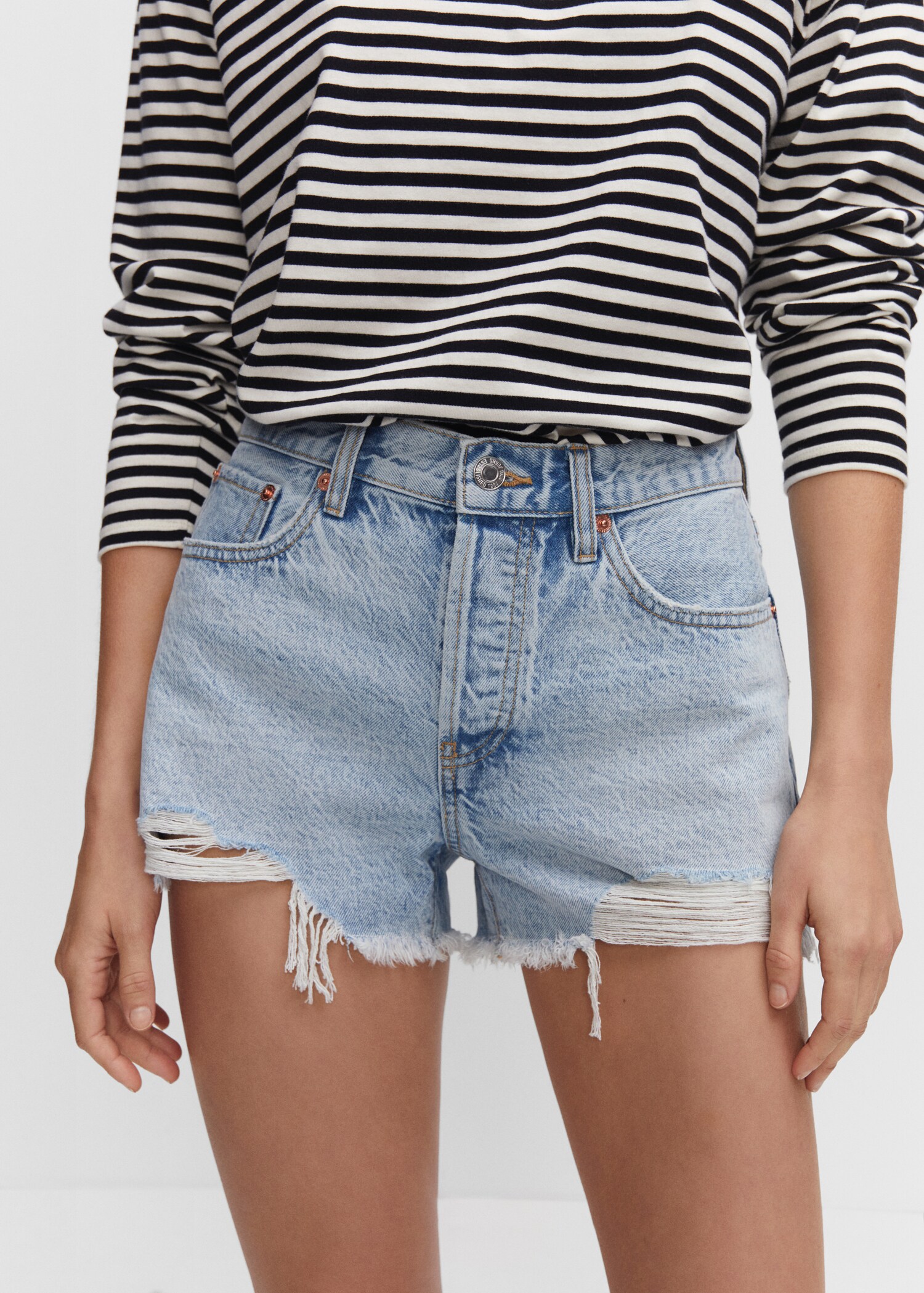 Broken denim shorts - Details of the article 6