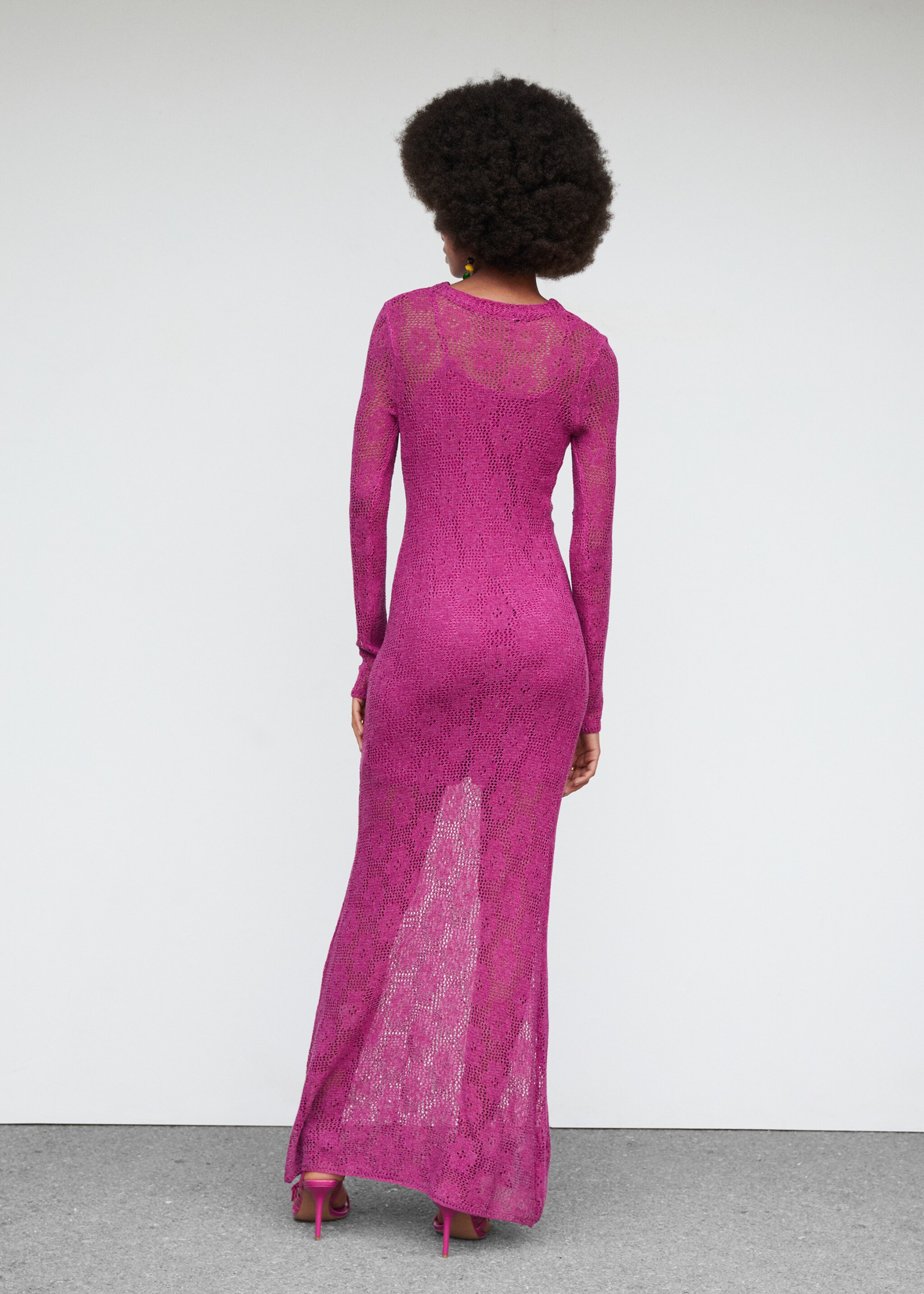 Halbtransparentes Kleid, bestickt - Rückseite des Artikels, Fuchsia. Ref: 57020251-00.