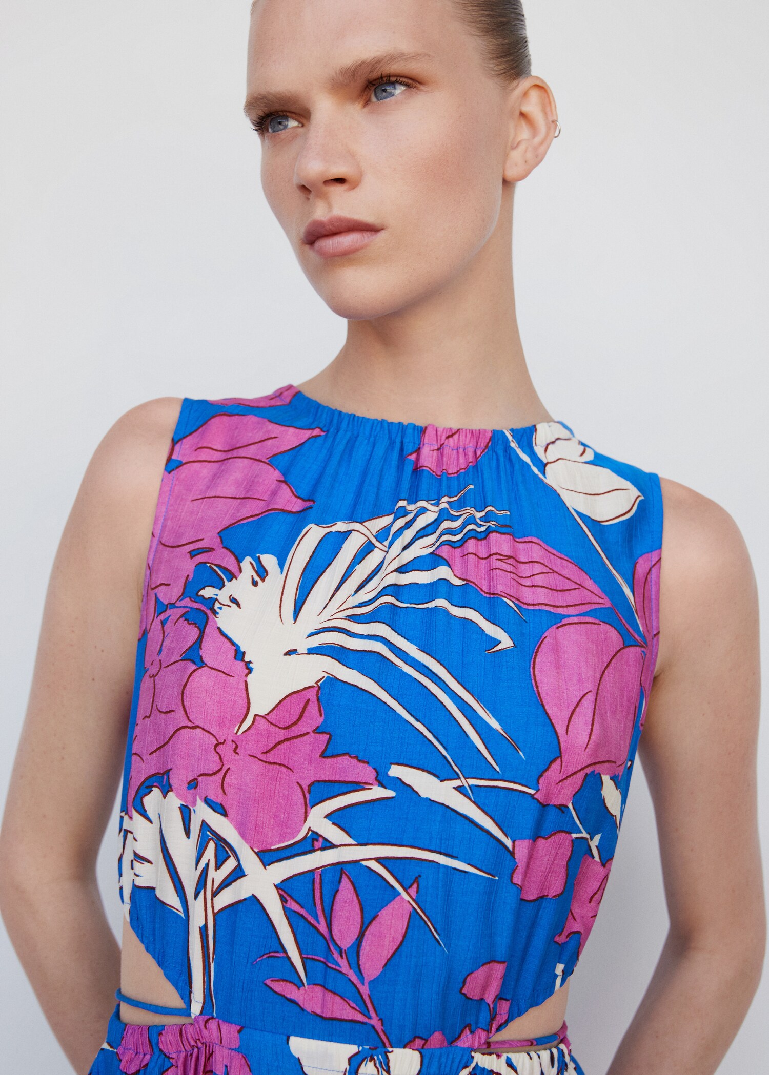 Flared dress with openings - Details of the article 1