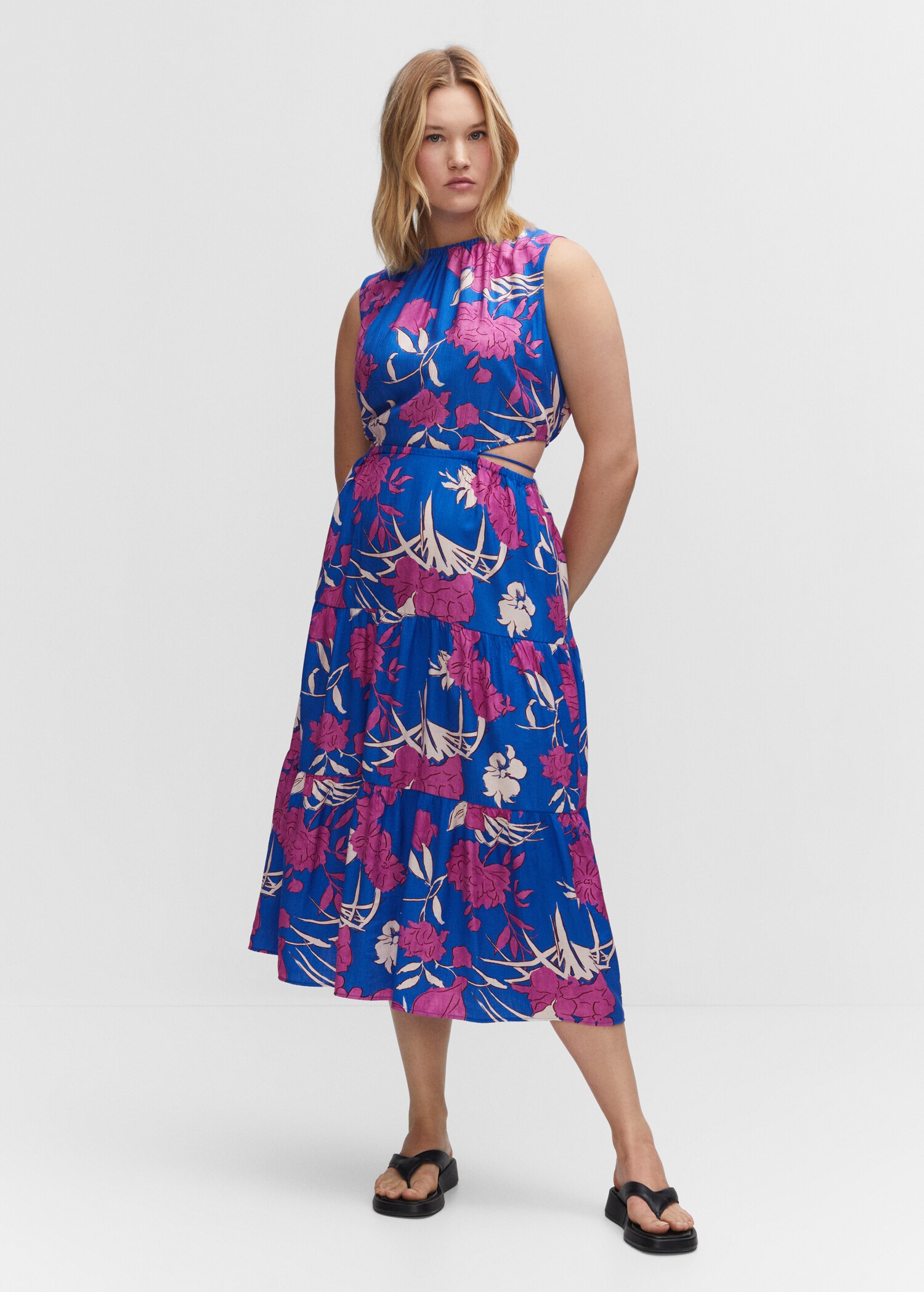 Flared dress with openings - Details of the article 3