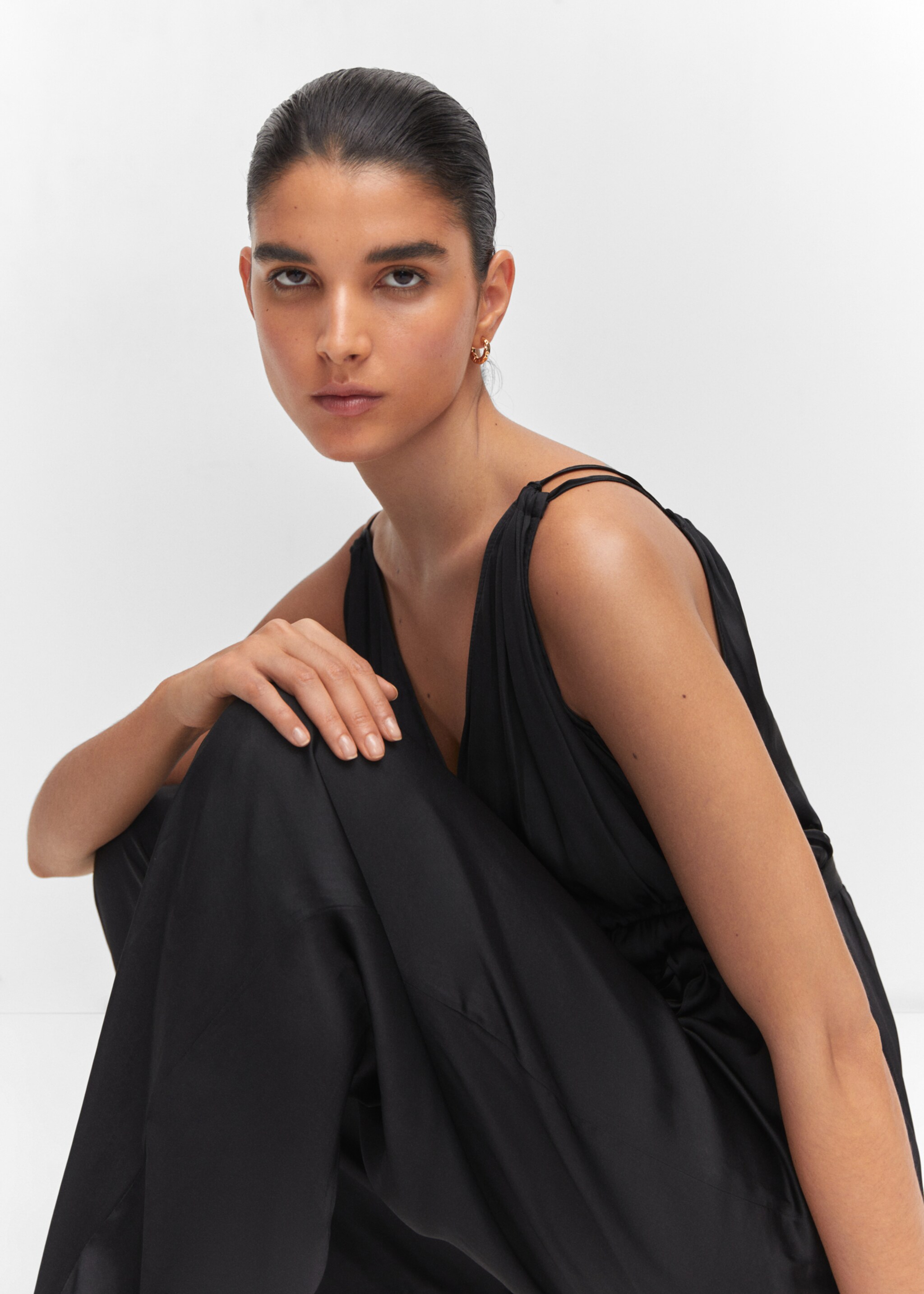 Satin pleated jumpsuit - Details of the article 2, Black. Ref: 57020766-00.