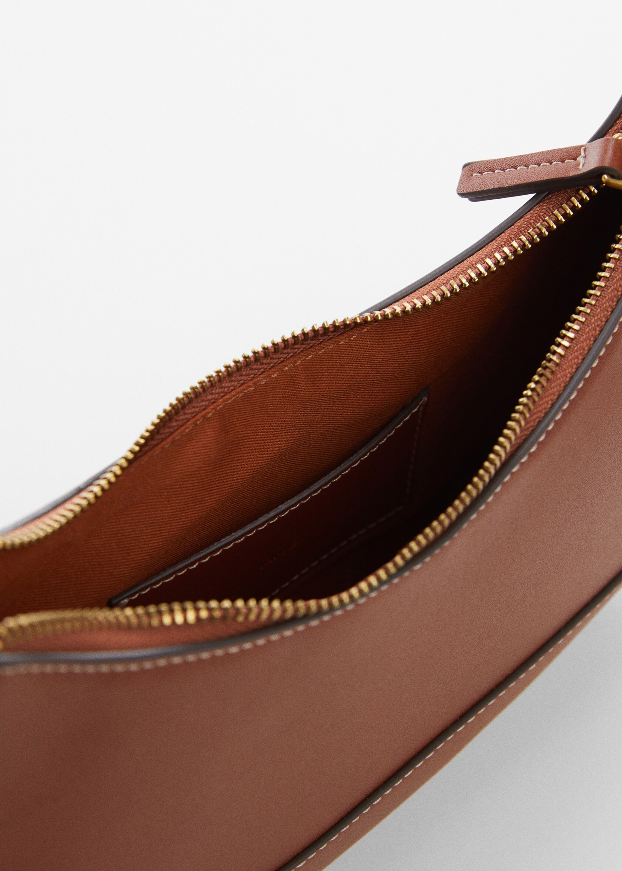Oval short handle bag - Details of the article 2, Leather. Ref: 57021035-00.