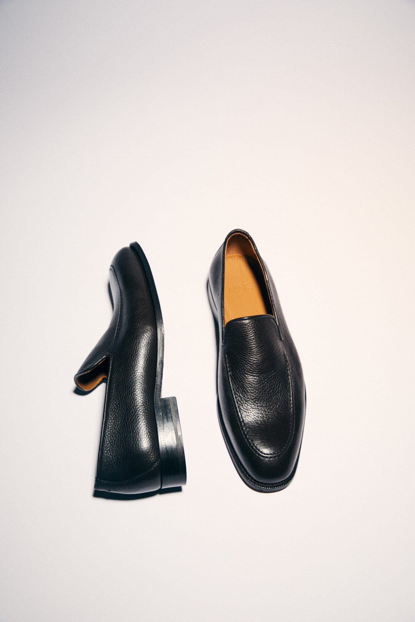 Minimalist leather moccasins - Details of the article 9