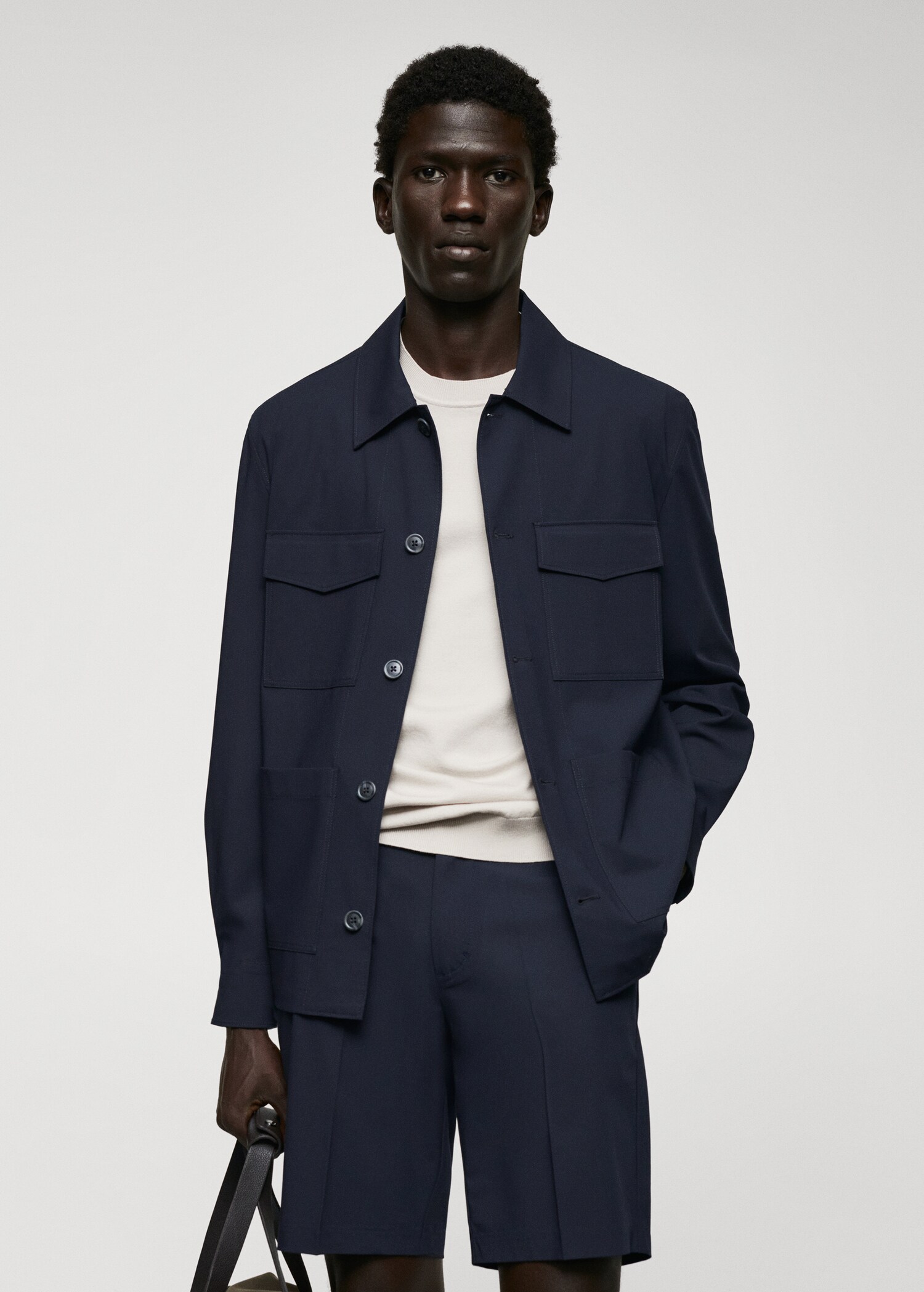 Leichte Jacke mit Taschen - Mittlere Ansicht