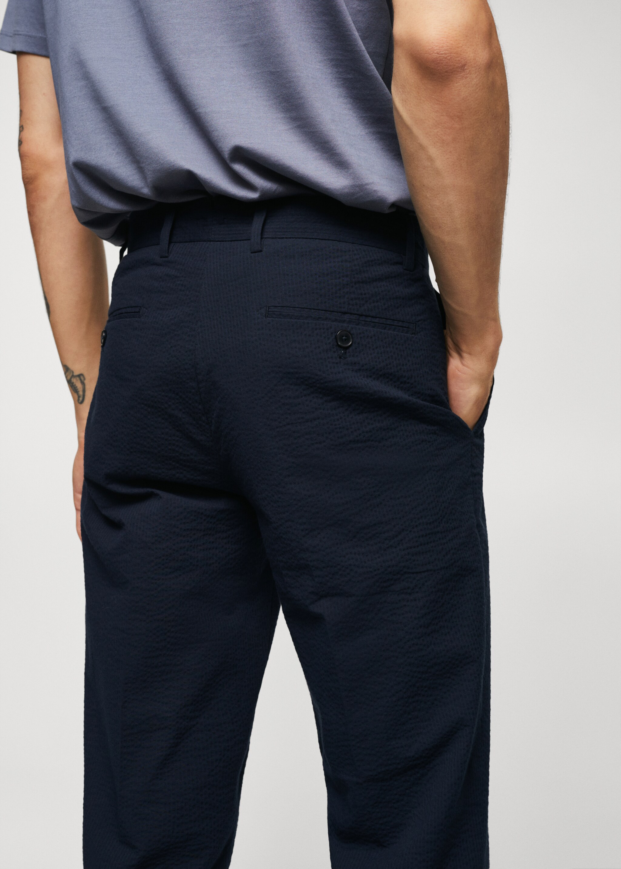 Slim-fit seersucker stretch trousers - Details of the article 6, Navy. Ref: 57022507-00.