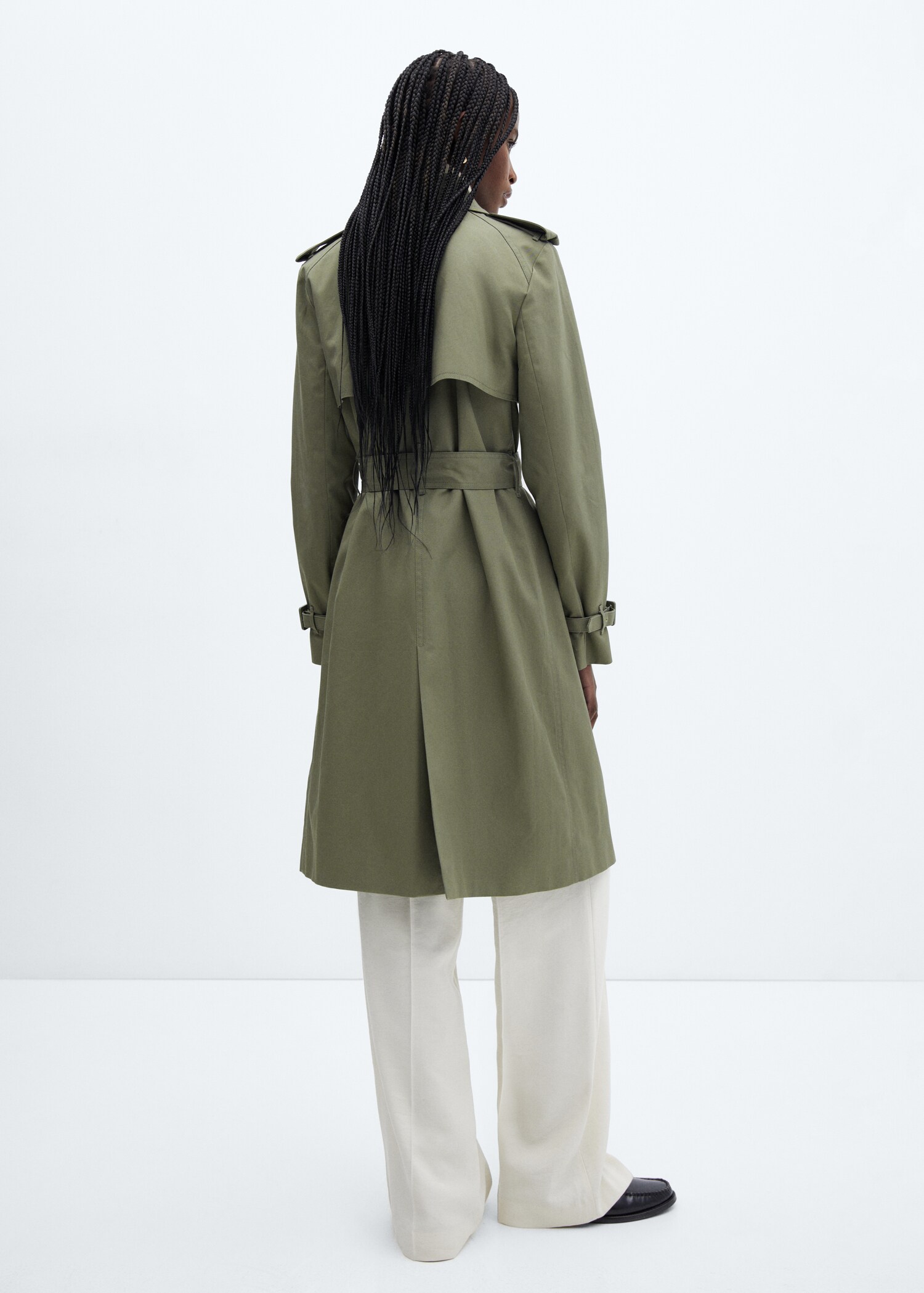 Klassischer Trenchcoat mit Gürtel - Rückseite des Artikels