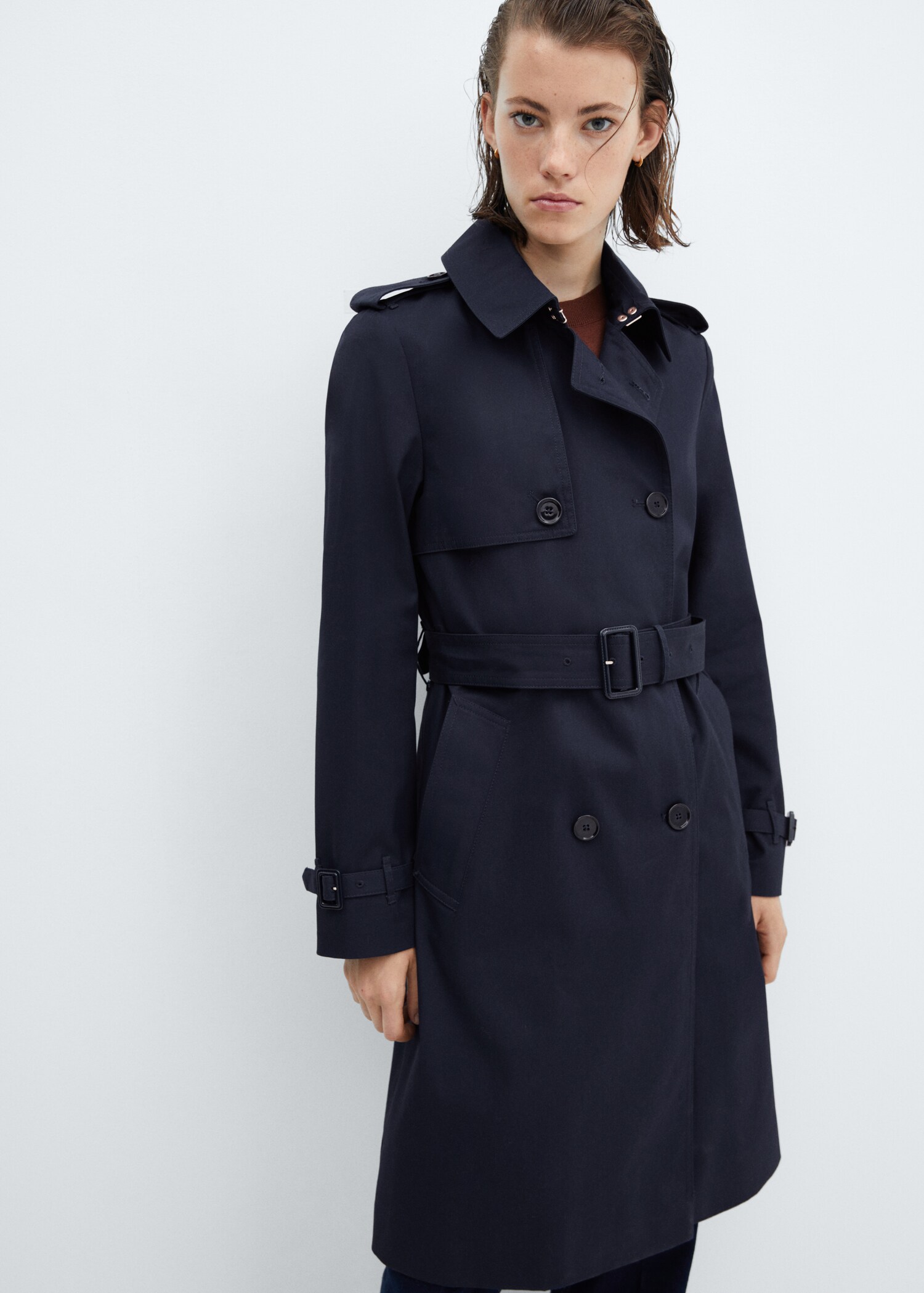 Klassischer Trenchcoat mit Gürtel - Mittlere Ansicht
