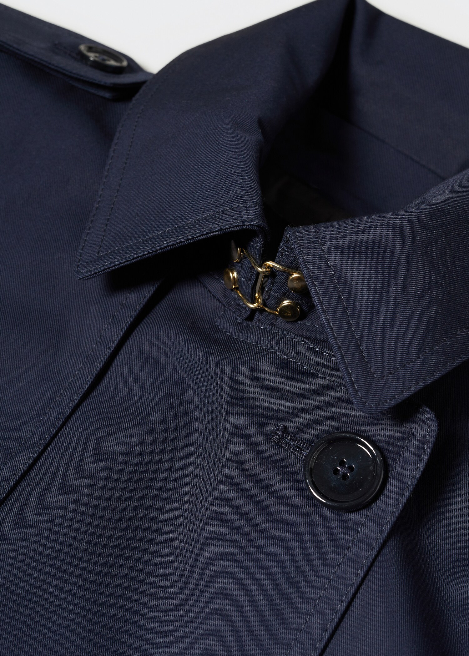 Klassischer Trenchcoat mit Gürtel - Detail des Artikels 8