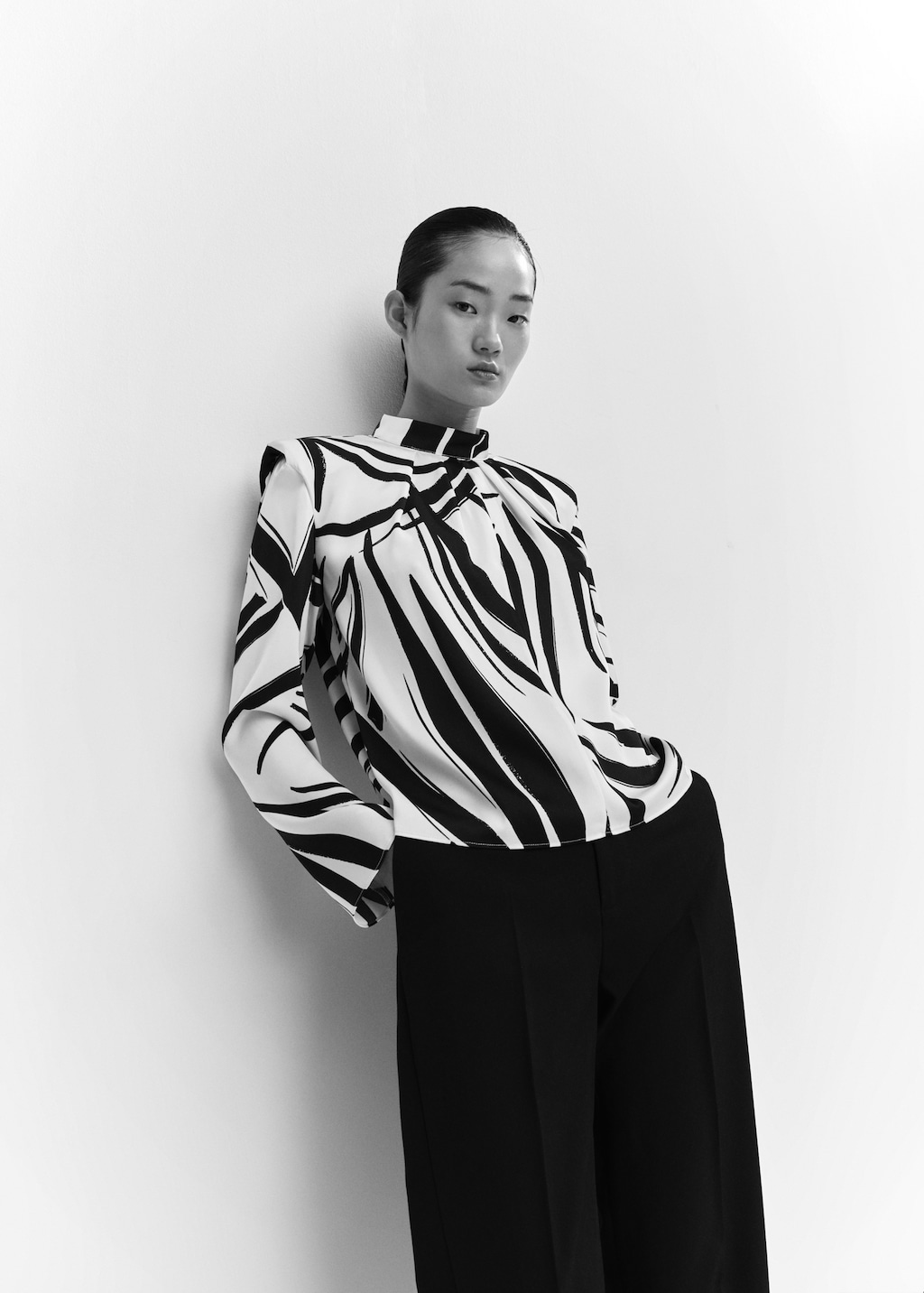 Printed blouse with shoulder pads - Women | MANGO OUTLET USA