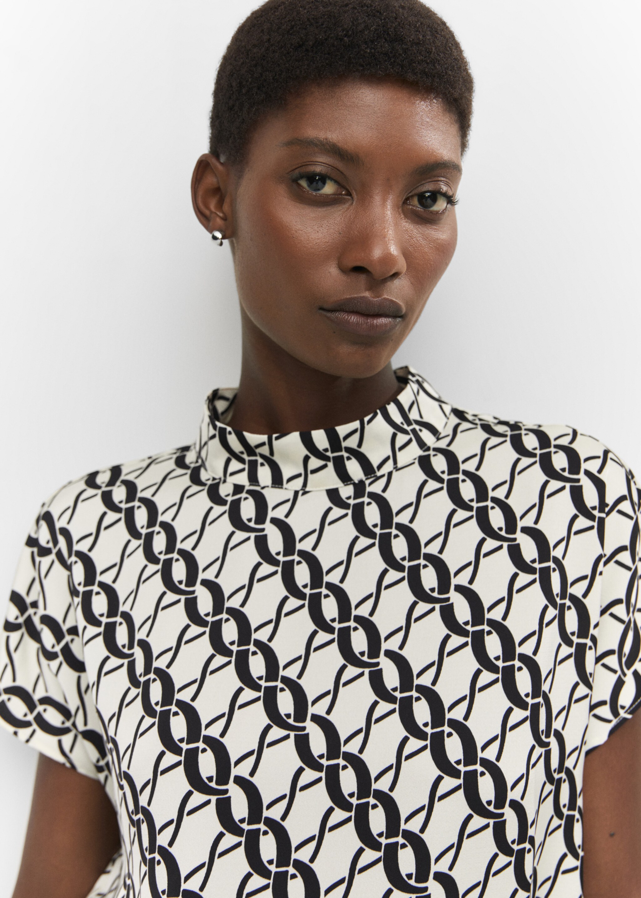 Chain print blouse - Details of the article 1, Off White. Ref: 57023810-00.