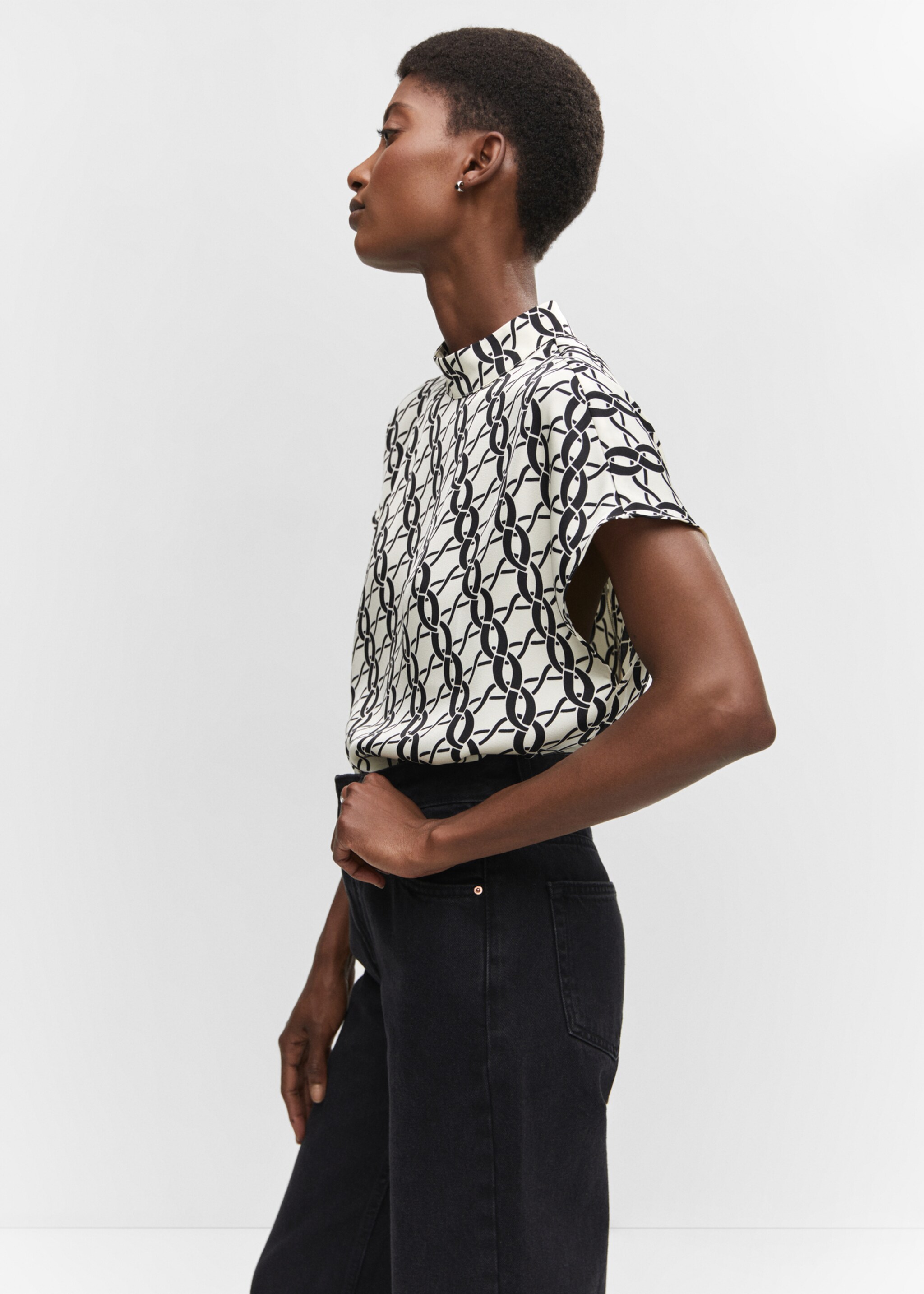 Chain print blouse - Details of the article 2, Off White. Ref: 57023810-00.