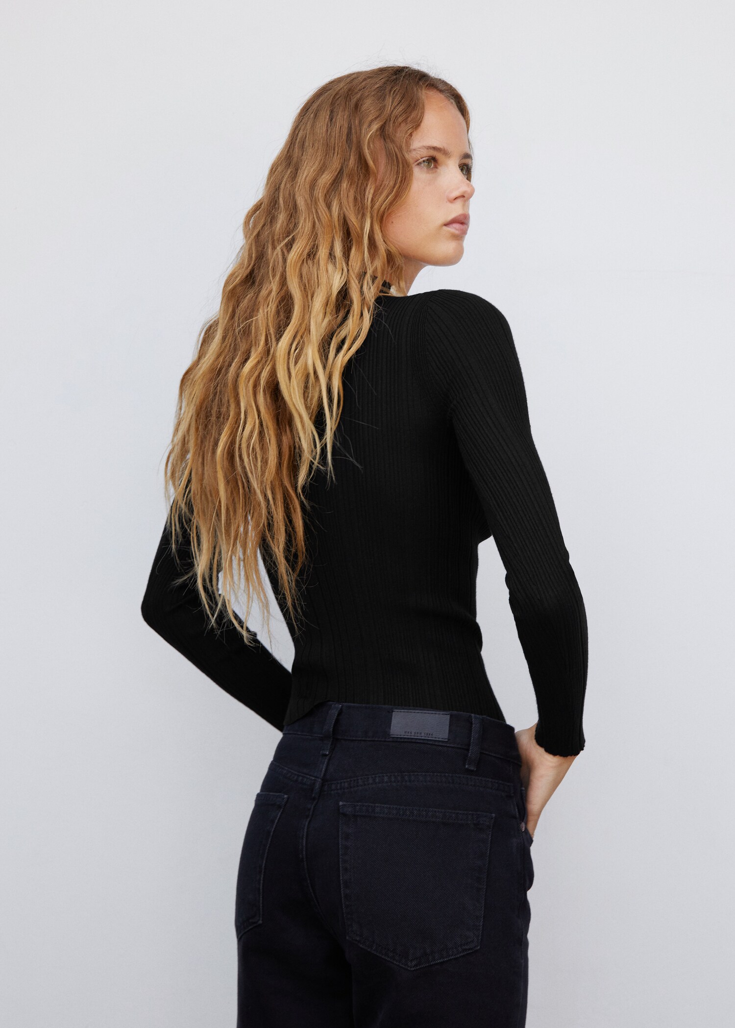 Bicolour ribbed sweater - Reverse of the article
