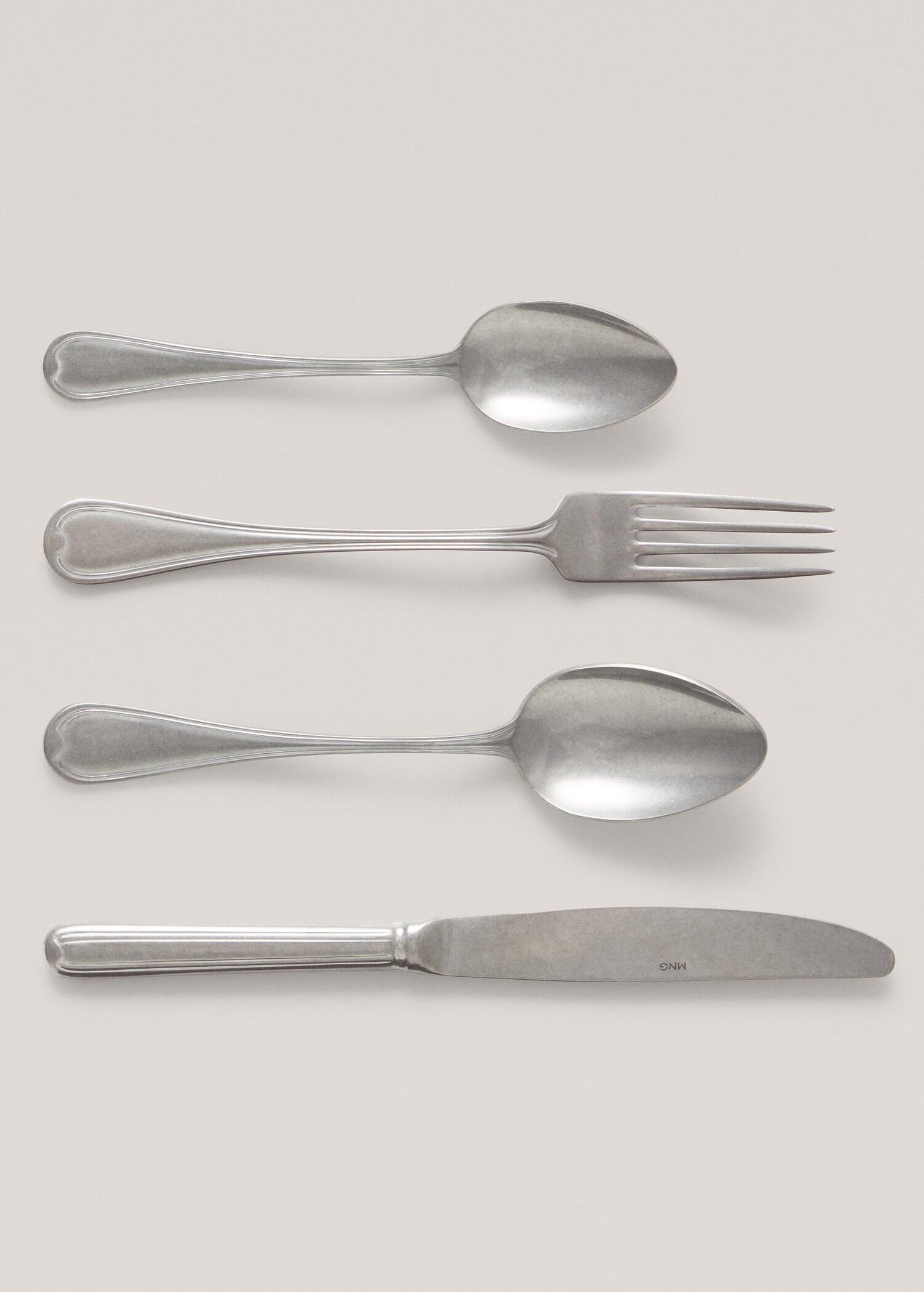 Pack of 4 old silver soup - Details of the article 2