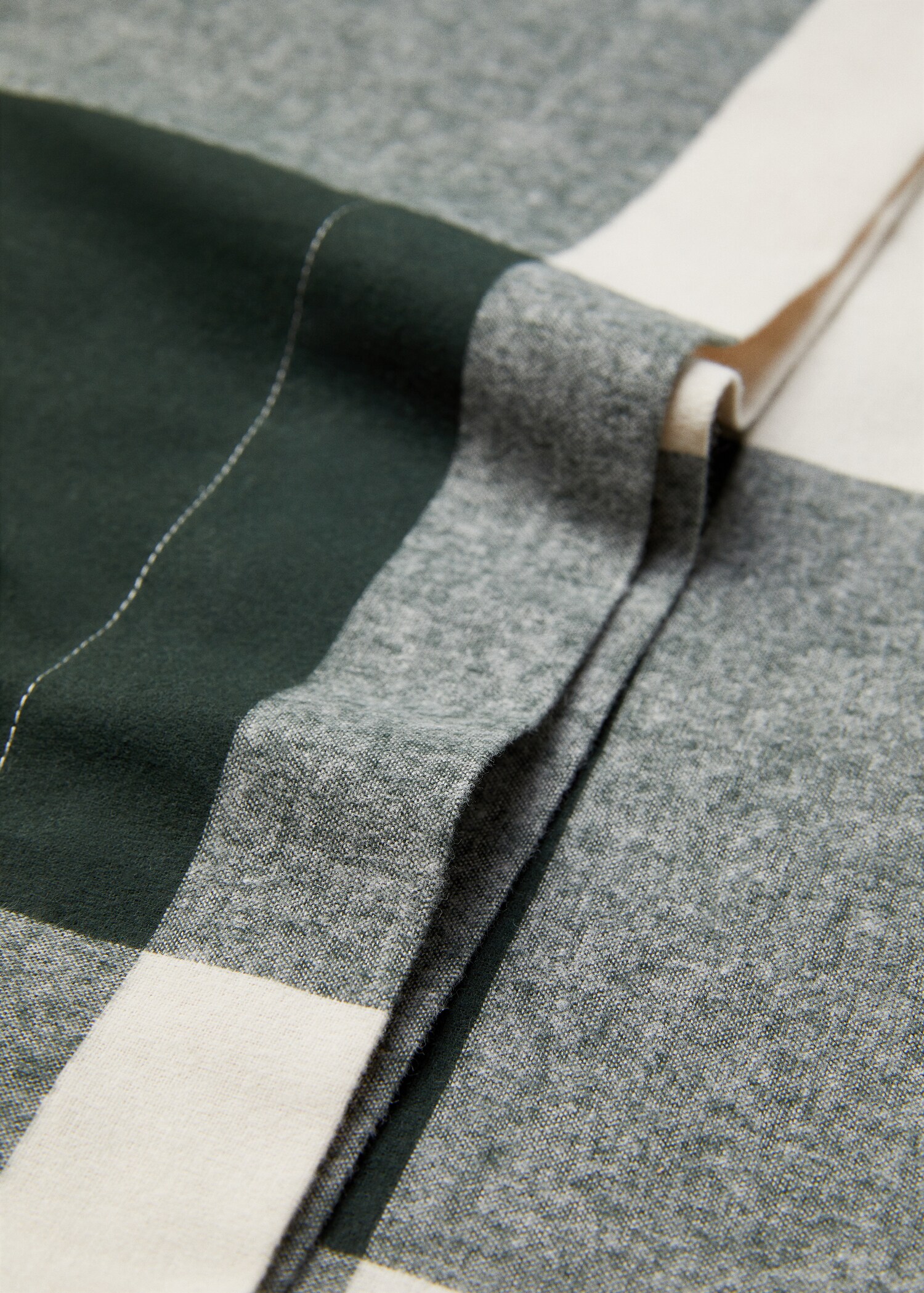 Checked design flannel pillow case 45x110cm - Details of the article 1