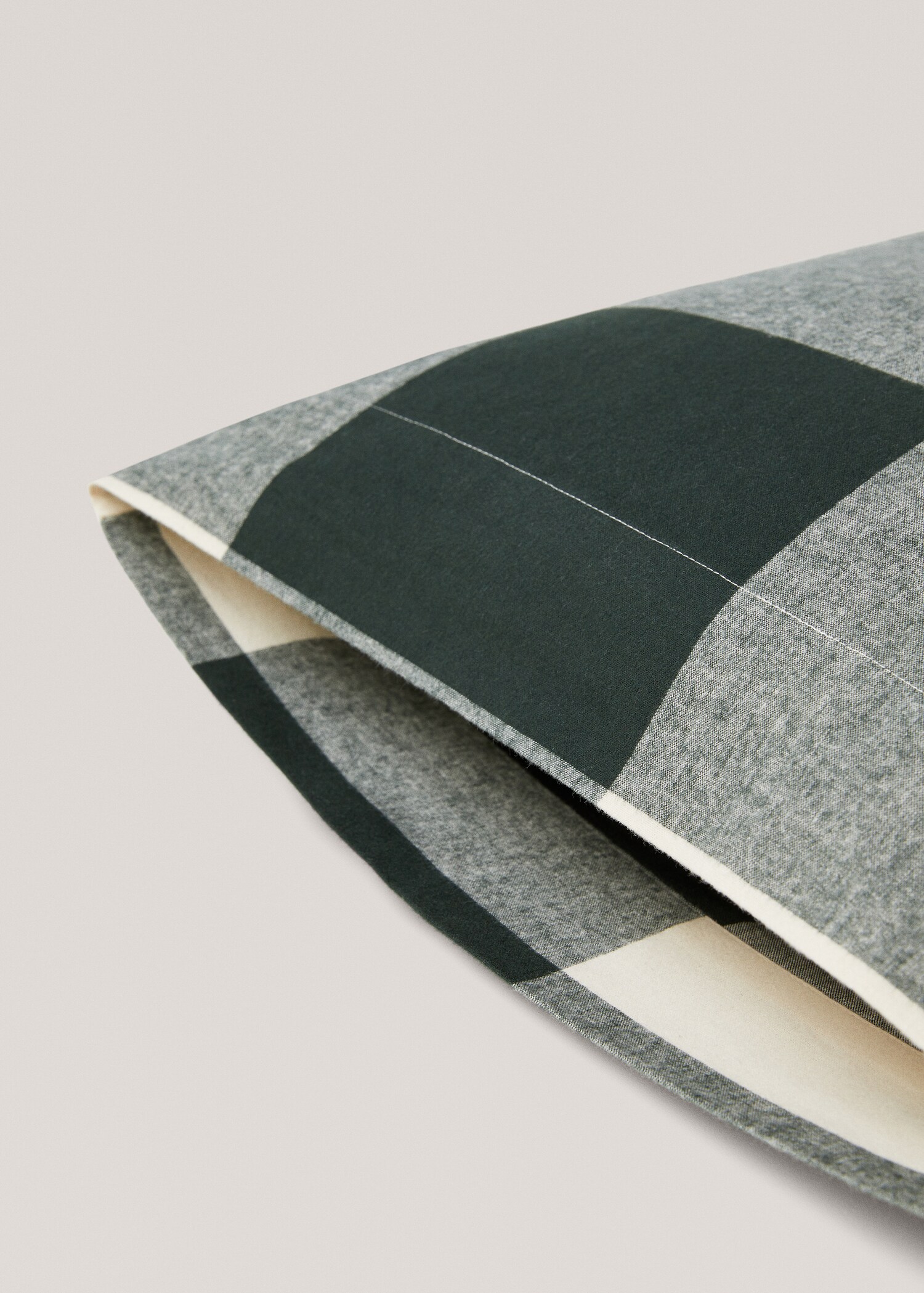 Checked design flannel pillow case 45x110cm - Details of the article 2