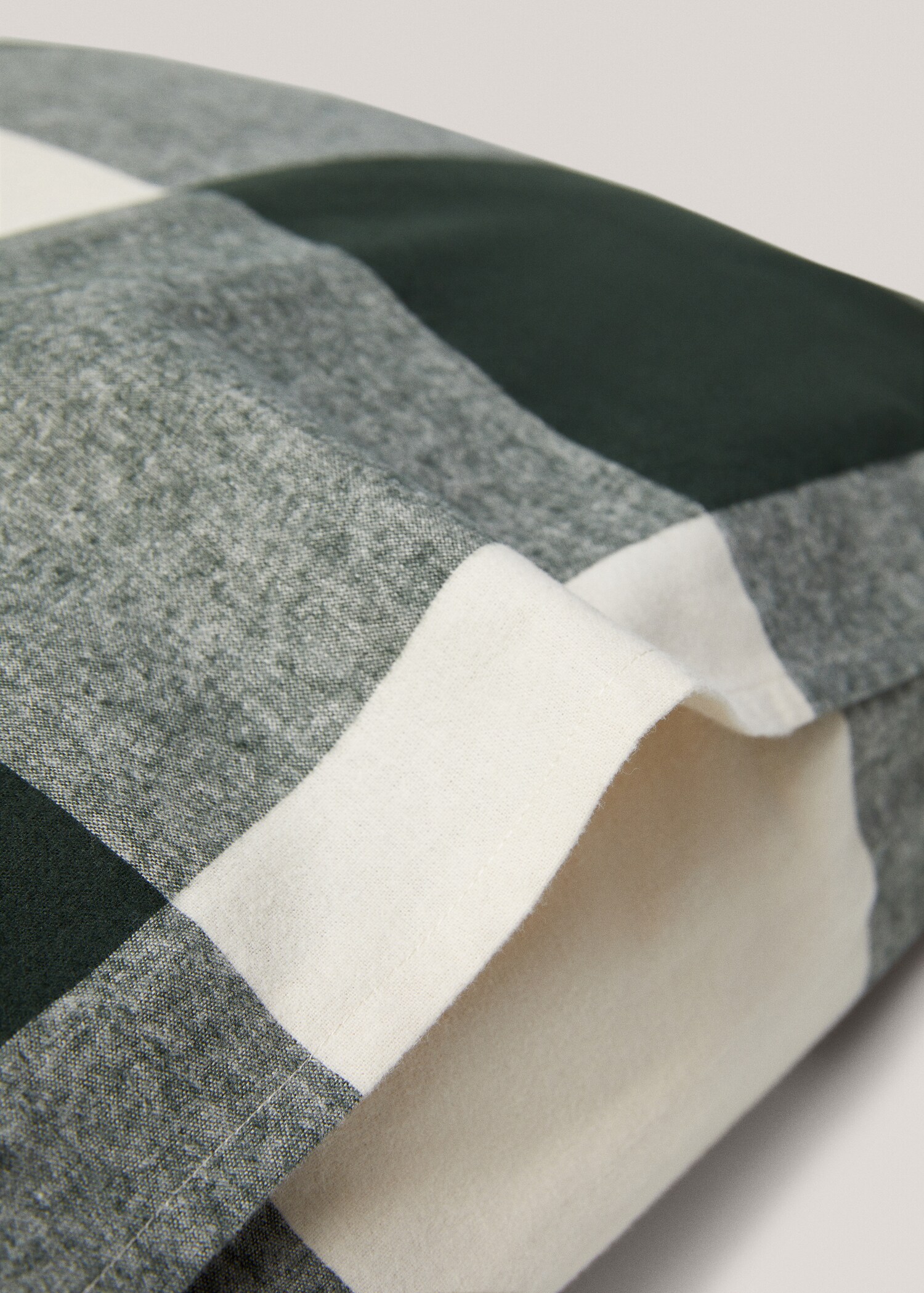 Checked design flannel pillow case 50x75cm (Pack of 2) - Details of the article 1