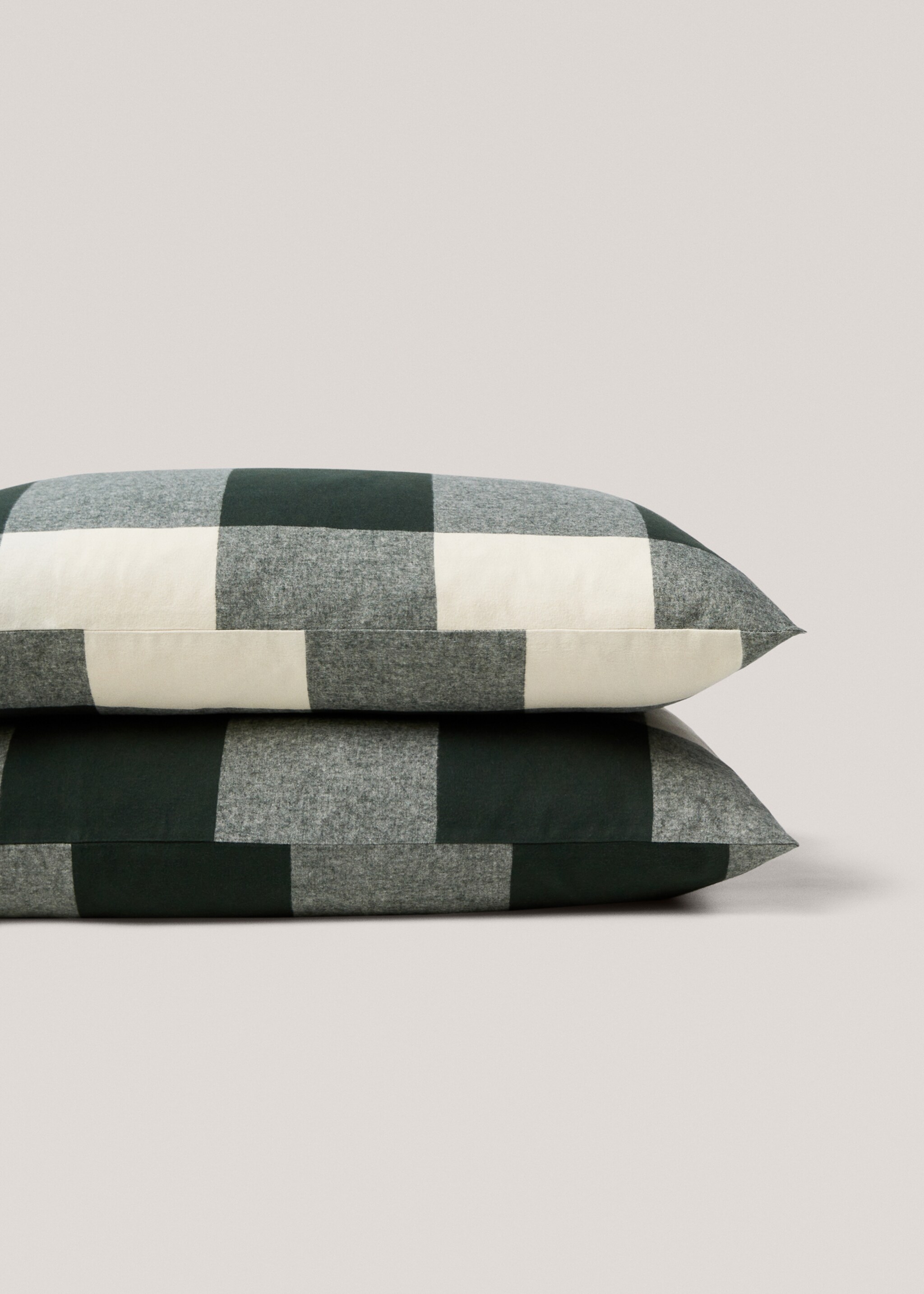 Taie d’oreiller flanelle carreaux 50x75 cm (Lot de 2) - Détail de l'article 3, Vert foncé. Ref: 57024053-00.