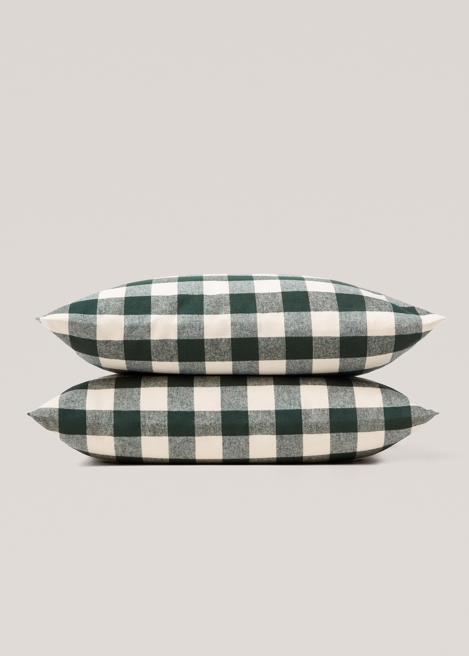 Checked design flannel pillow case 60x60cm (Pack of 2) - Details of the article 2