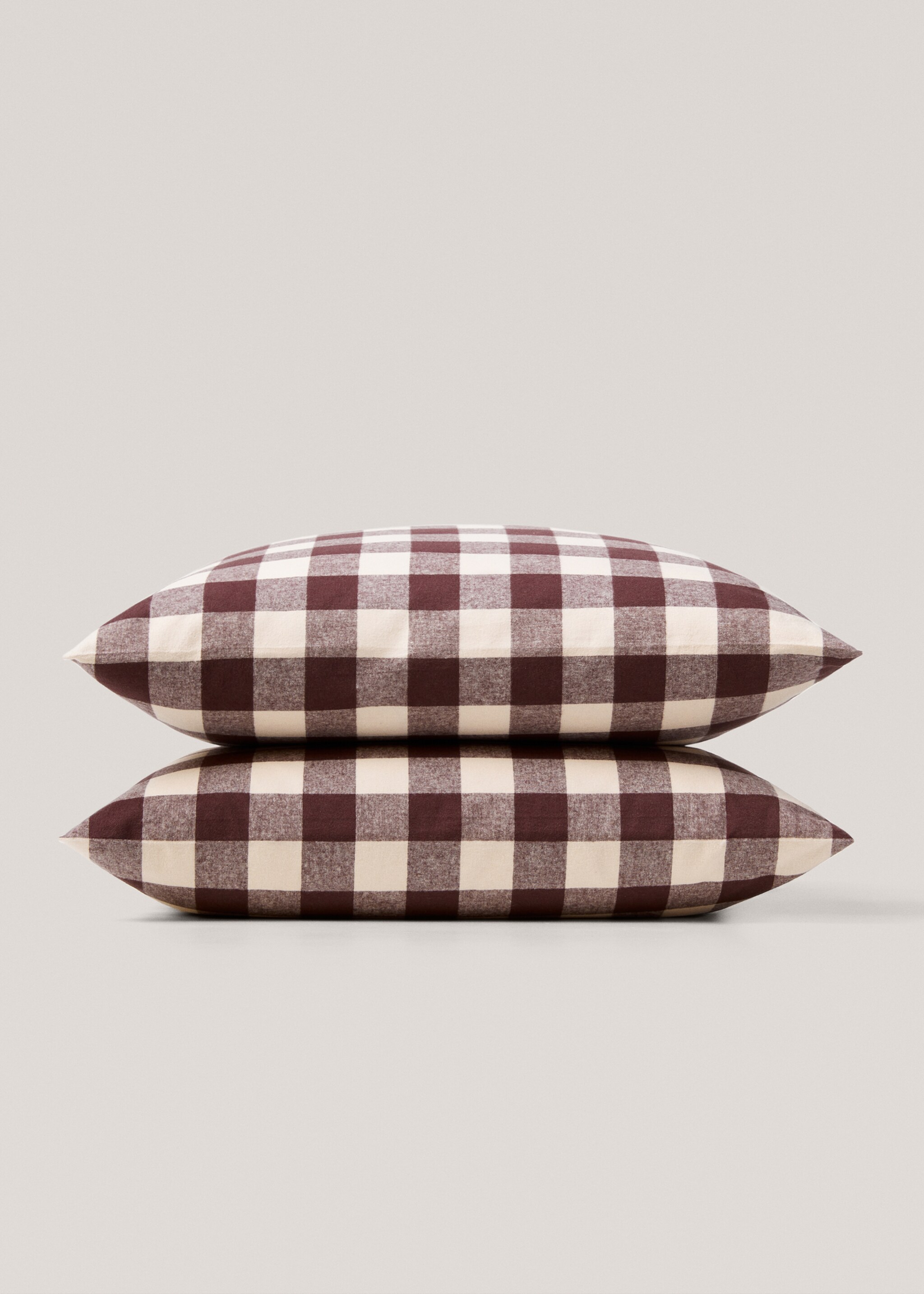Checked design flannel pillow case 60x60cm (Pack of 2) - Details of the article 2