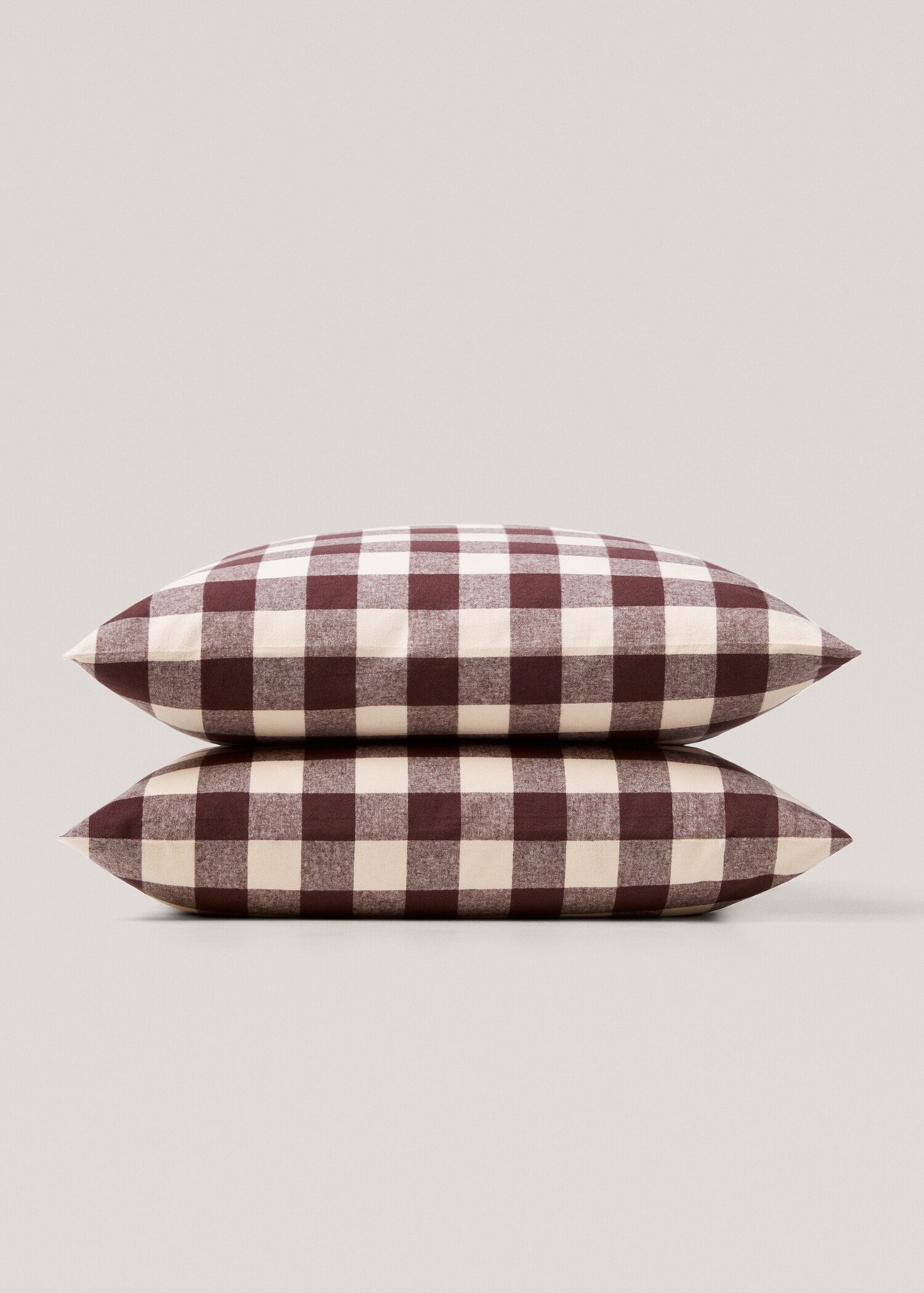 Checked design flannel pillow case 60x60cm (Pack of 2) - Details of the article 2