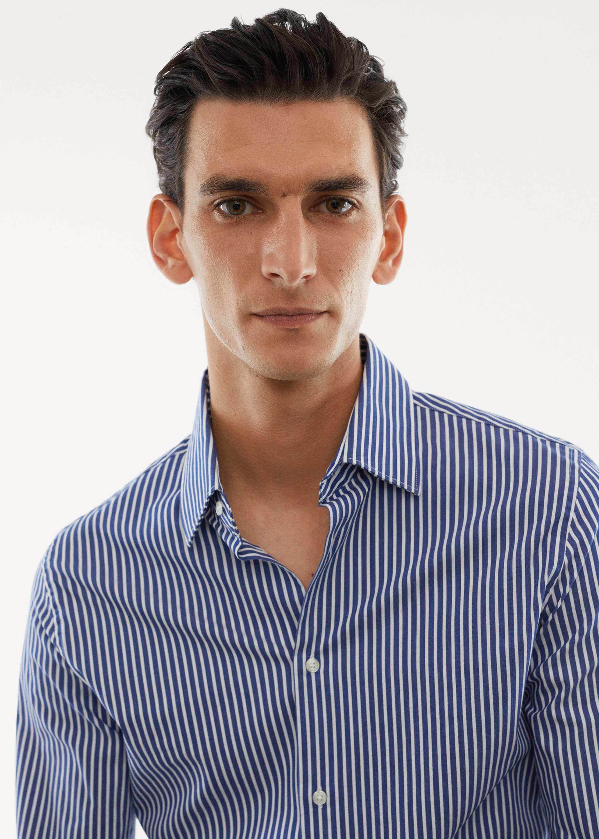 Stretch-fabric slim-fit striped shirt - Details of the article 1, Night Blue. Ref: 57024389-00.