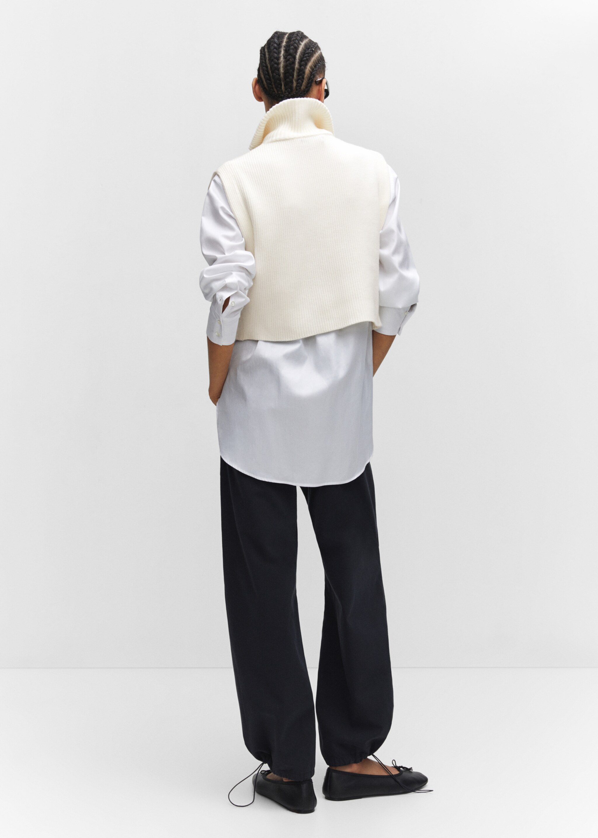 Knitted gilet with zip - Reverse of the article, Ecru. Ref: 57024397-00.