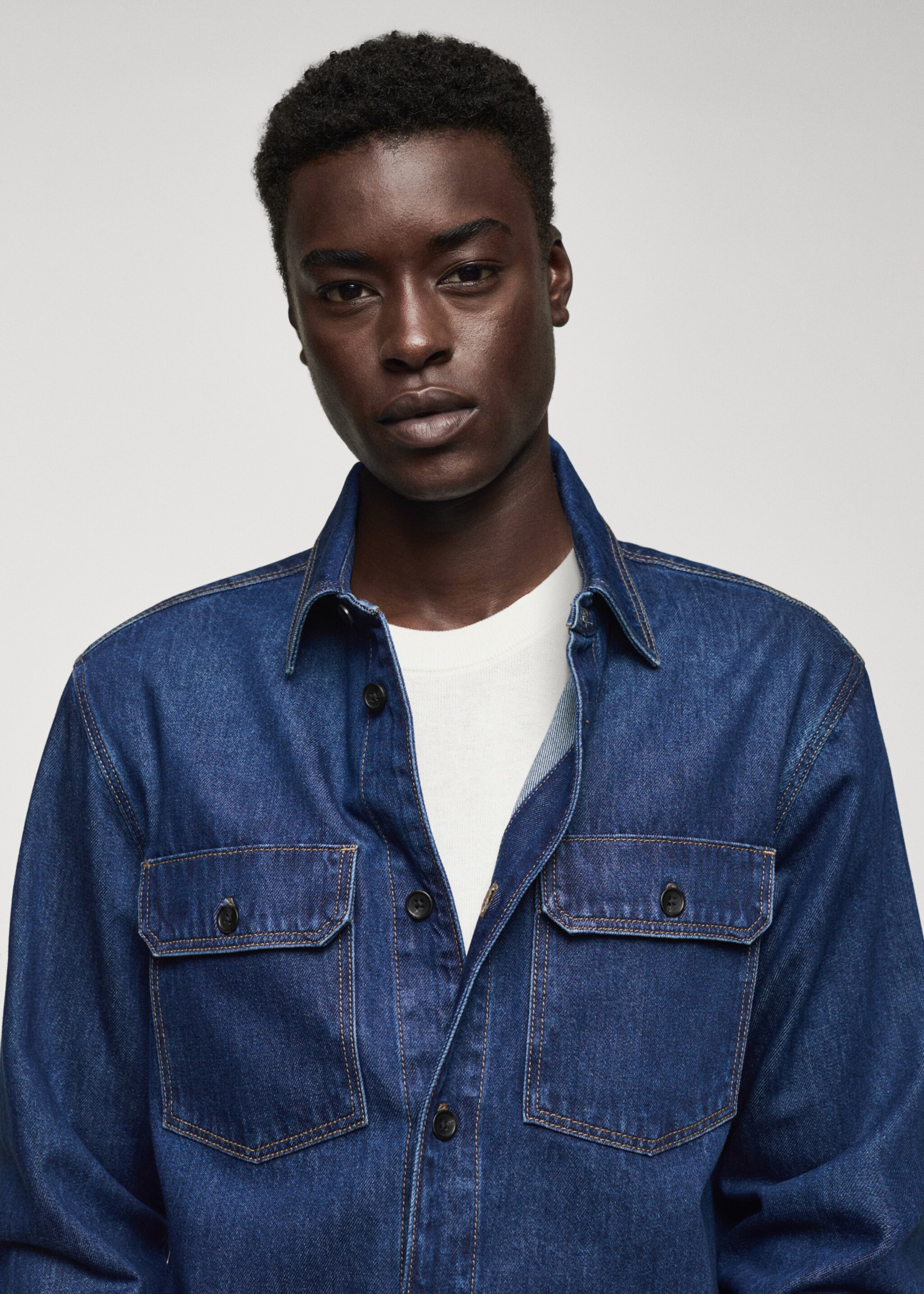 Cotton denim overshirt with pockets - Details of the article 1, Dark Blue. Ref: 57024417-00.