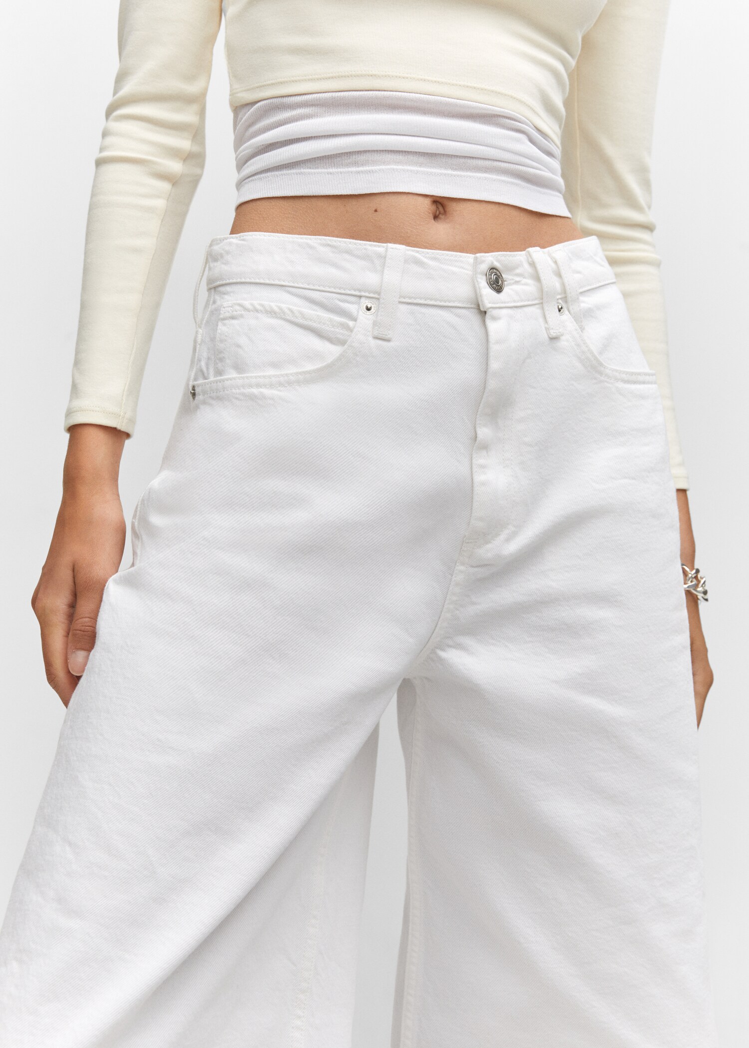 Denim bermuda shorts with frayed hem - Details of the article 6