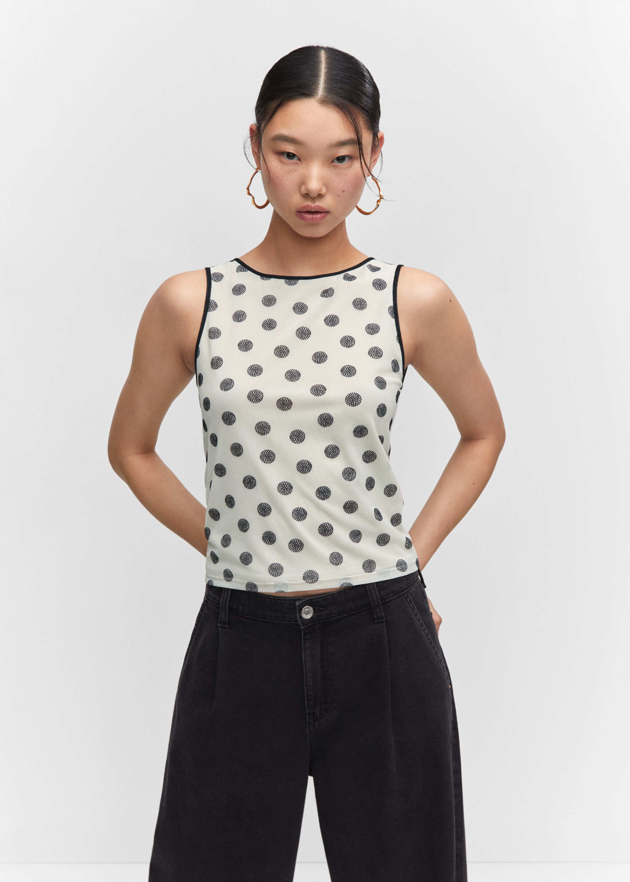 Top estampado com abertura nas costas - Plano médio
