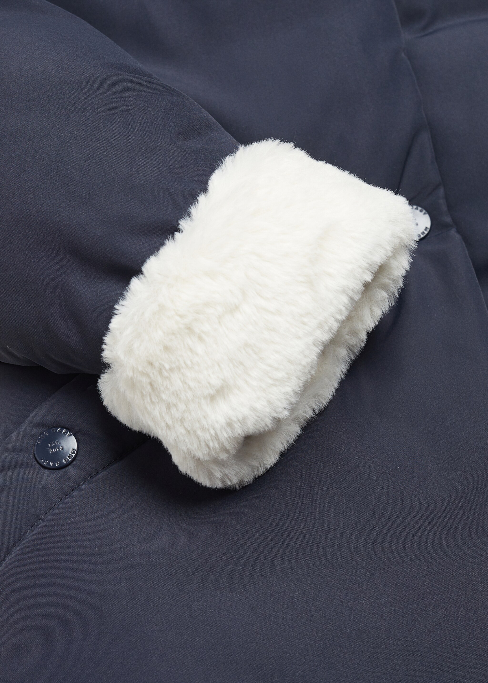 Anorak mit Kunstfell-Innenseite - Detail des Artikels 0, Dunkles Marineblau. Ref: 57024757-00.
